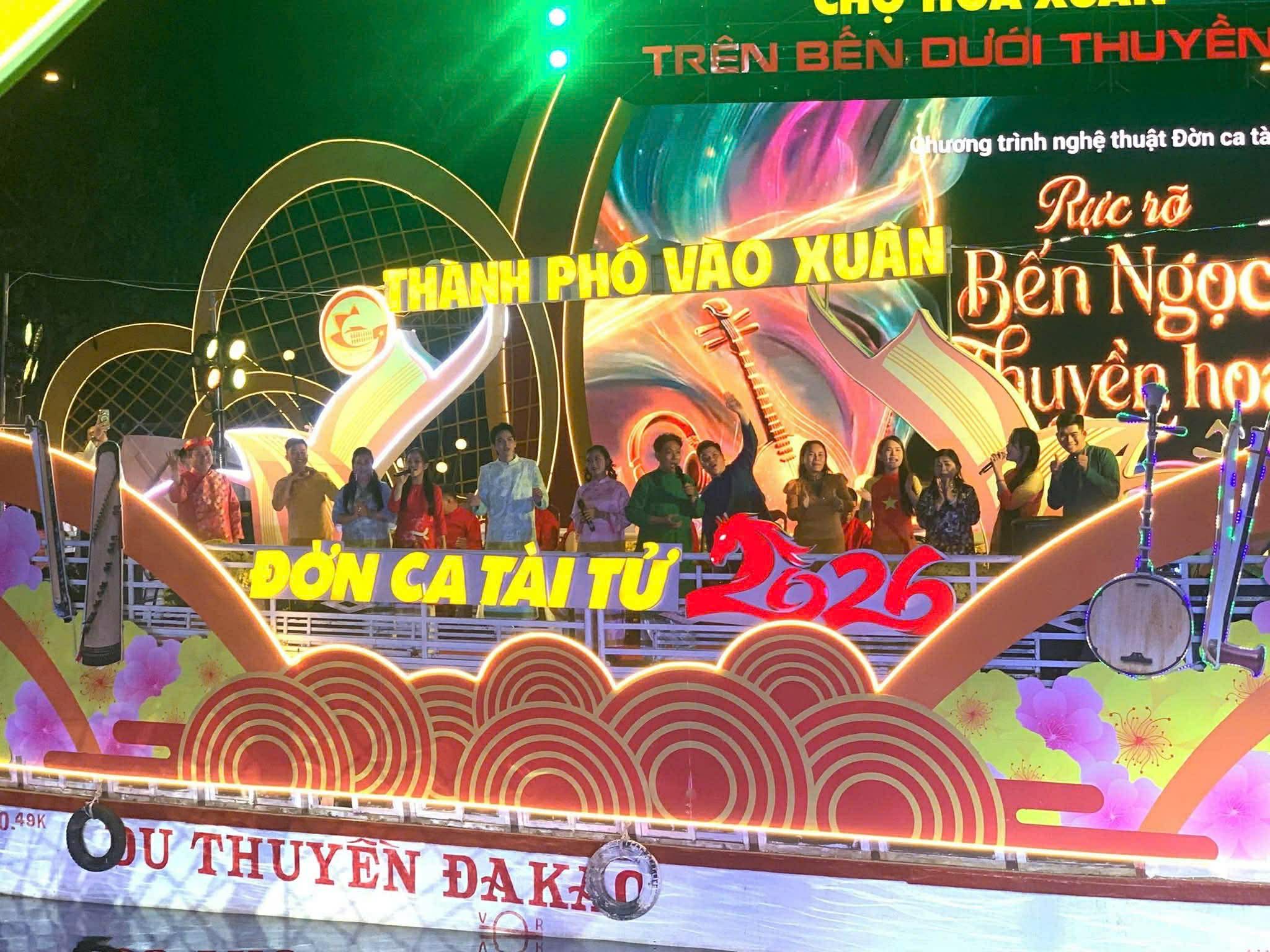 Giữ hồn Tết đô thị: Phong tục được làm mới trong nhịp sống hiện đại - Ảnh 2.