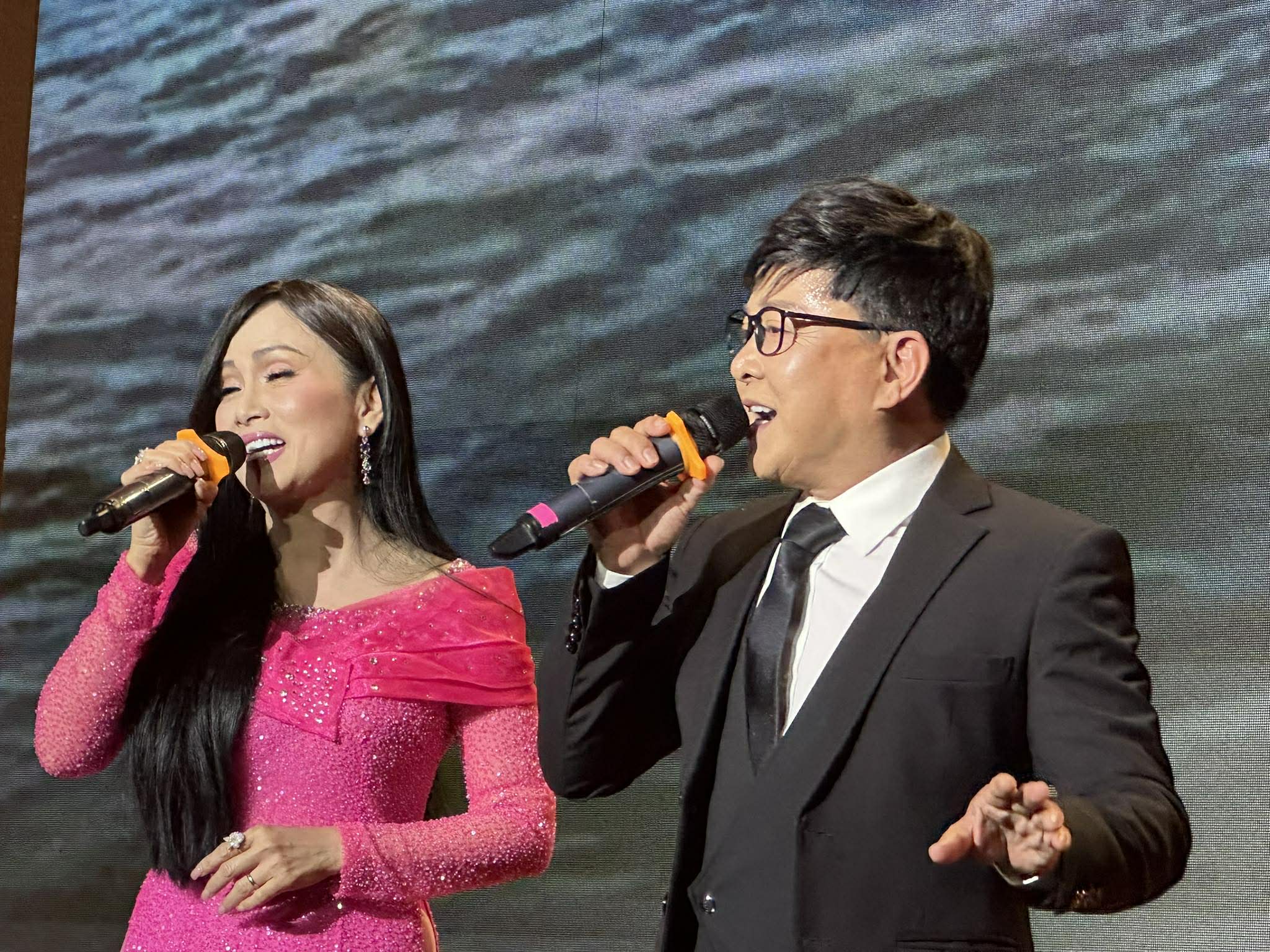 Ca sĩ Hà Phương hội ngộ Trần Sang, Thái San trong đêm giao thừa - Ảnh 2.