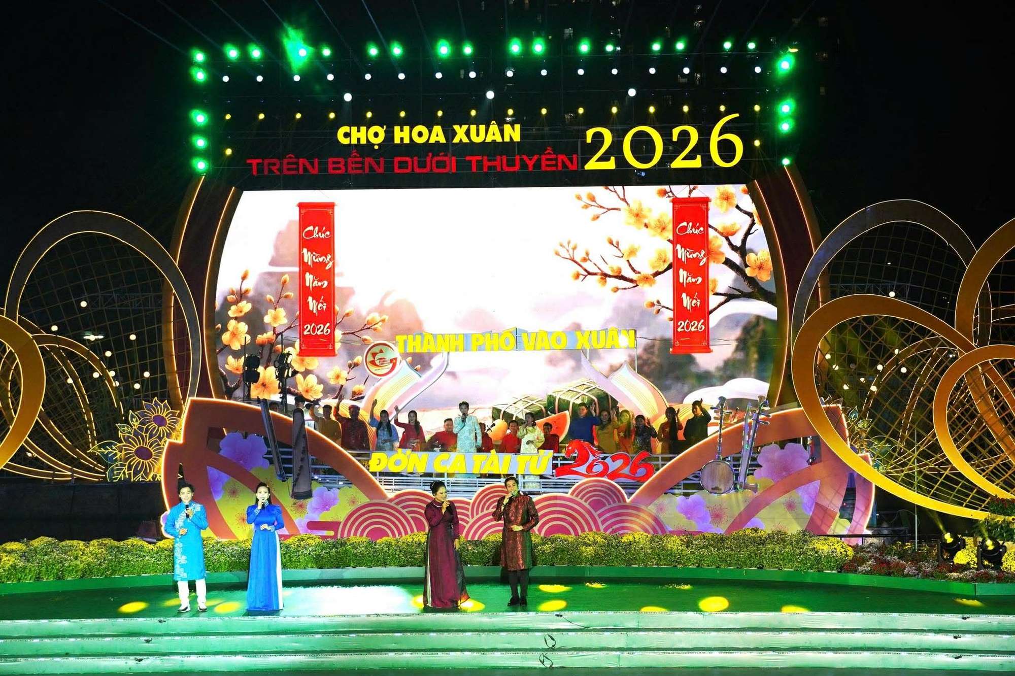 Giữ hồn Tết đô thị: Phong tục được làm mới trong nhịp sống hiện đại - Ảnh 1.