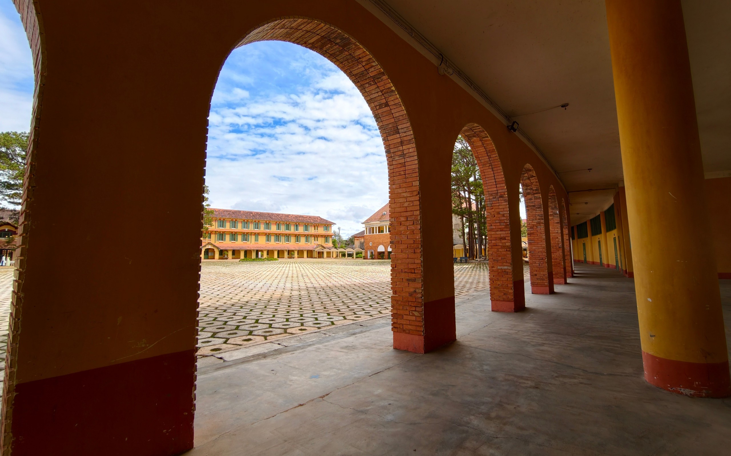 Ng&ocirc;i trường gần 100 năm ở Đ&agrave; Lạt l&agrave; di t&iacute;ch cấp quốc gia - Ảnh 13.