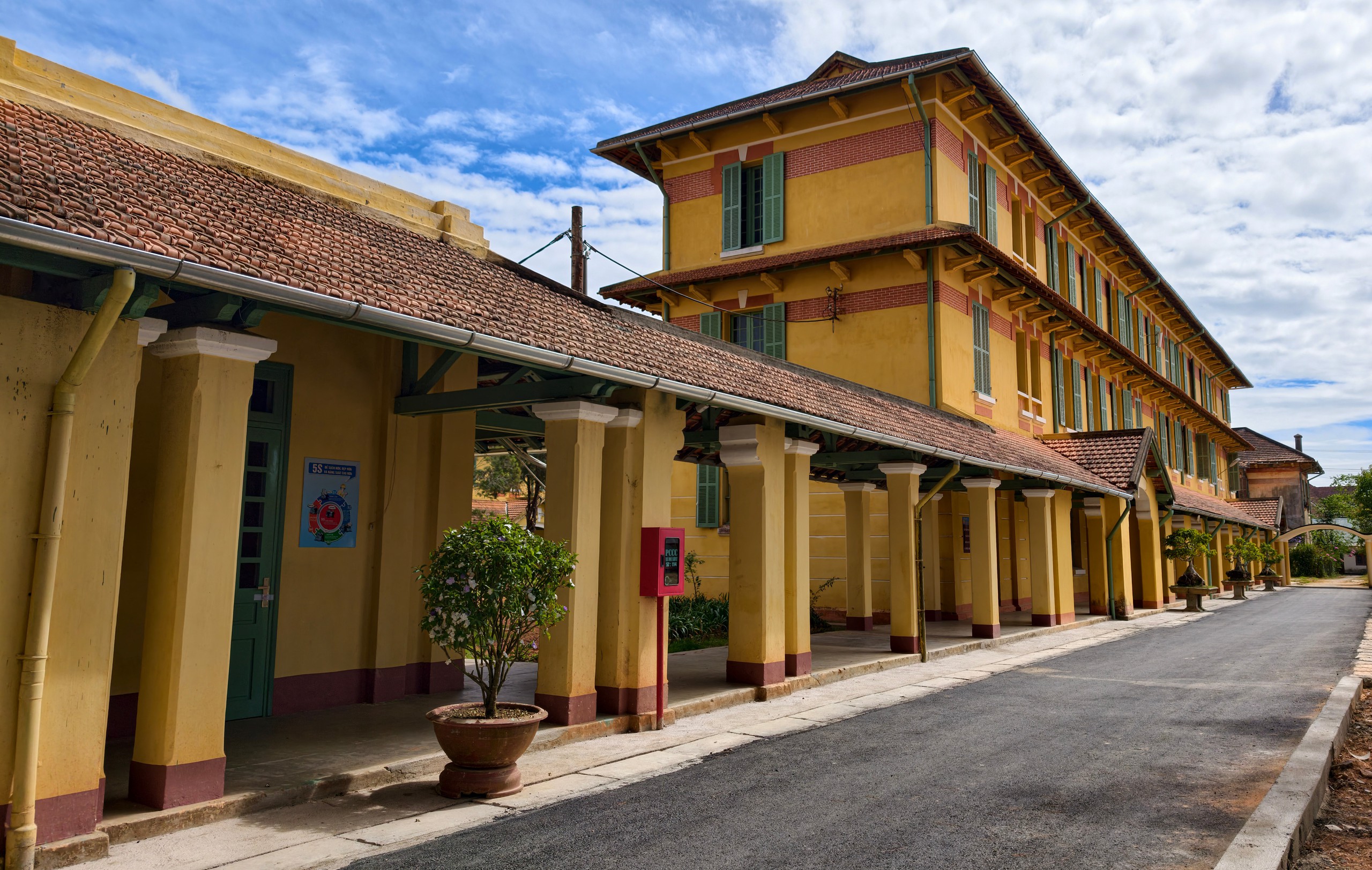 Ng&ocirc;i trường gần 100 năm ở Đ&agrave; Lạt l&agrave; di t&iacute;ch cấp quốc gia - Ảnh 9.