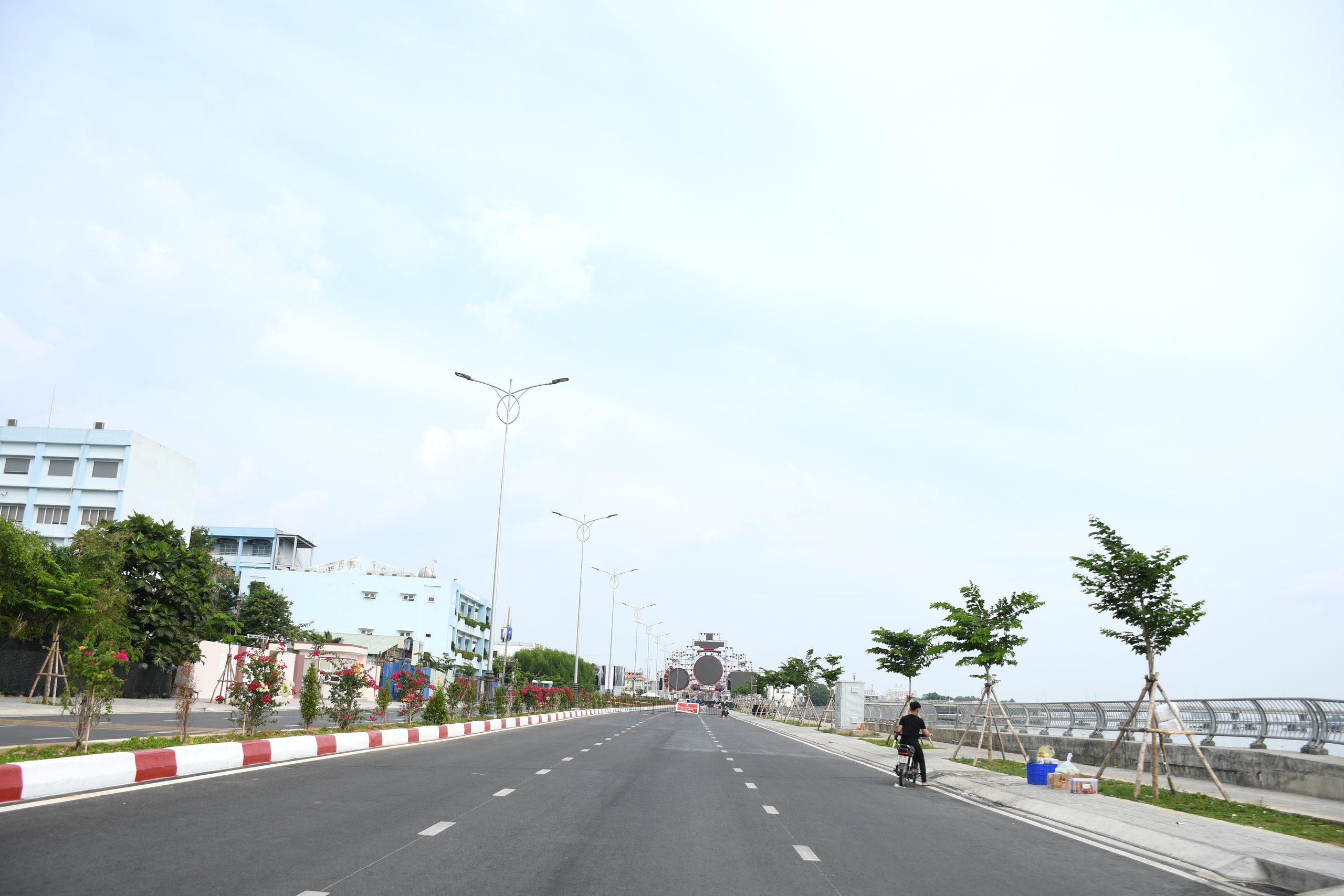 Cận cảnh con đường ven s&ocirc;ng Đồng Nai đẹp nhất năm 2026 - Ảnh 18.