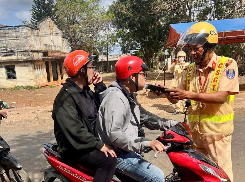 Sáng mùng 1 Tết, Gia Lai xử lý 7 “ma men” vi phạm nồng độ cồn - Ảnh 1.