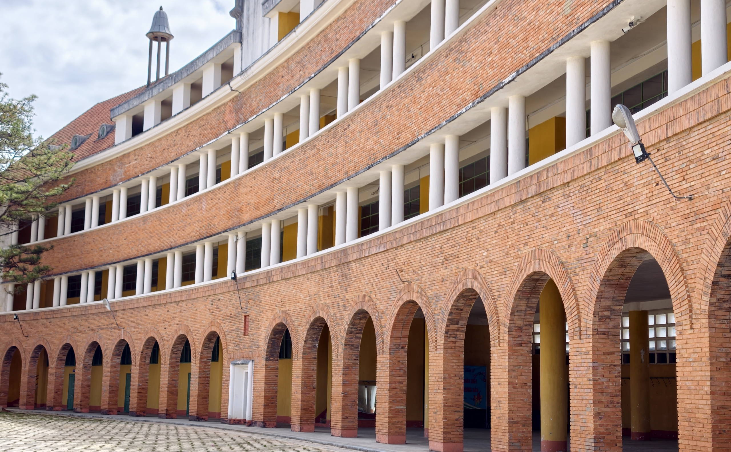 Ng&ocirc;i trường gần 100 năm ở Đ&agrave; Lạt l&agrave; di t&iacute;ch cấp quốc gia - Ảnh 16.