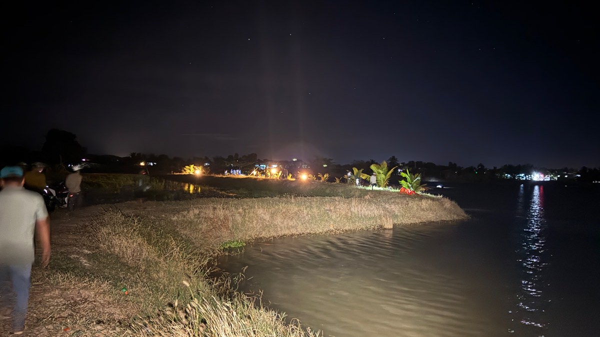 Hai thiếu niên đuối nước khi tắm tại Đê Cà Giang vào chiều mùng 1 Tết - Ảnh 1.