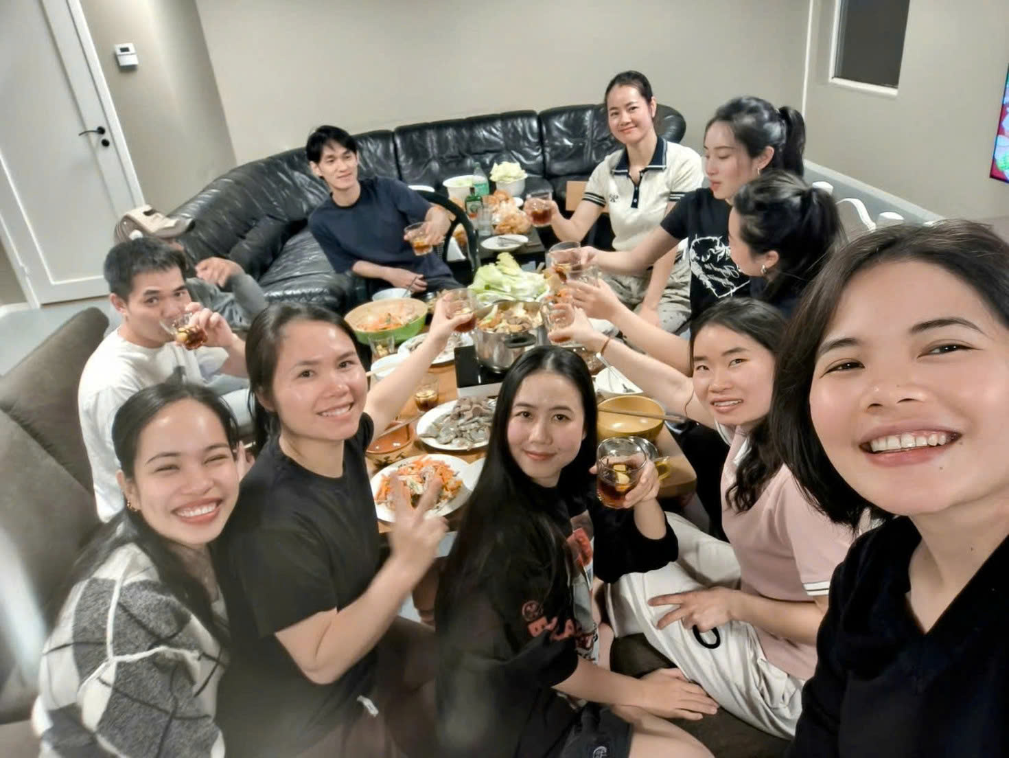 Tết xa qu&ecirc; vẫn ấm &aacute;p: Khi người xa xứ tự giữ lửa m&ugrave;a xu&acirc;n - Ảnh 12.