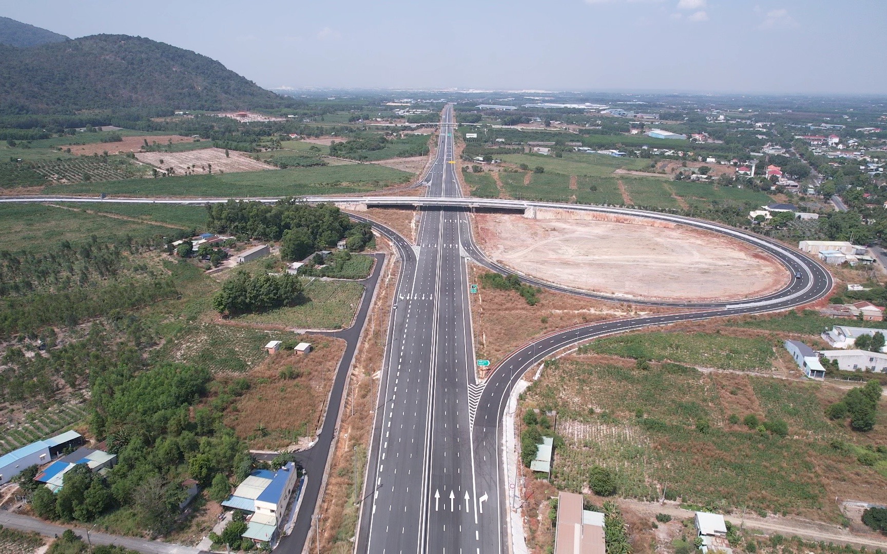 Đẩy nhanh tiến độ 2 tuyến cao tốc kết nối sân bay Long Thành - Ảnh 3.