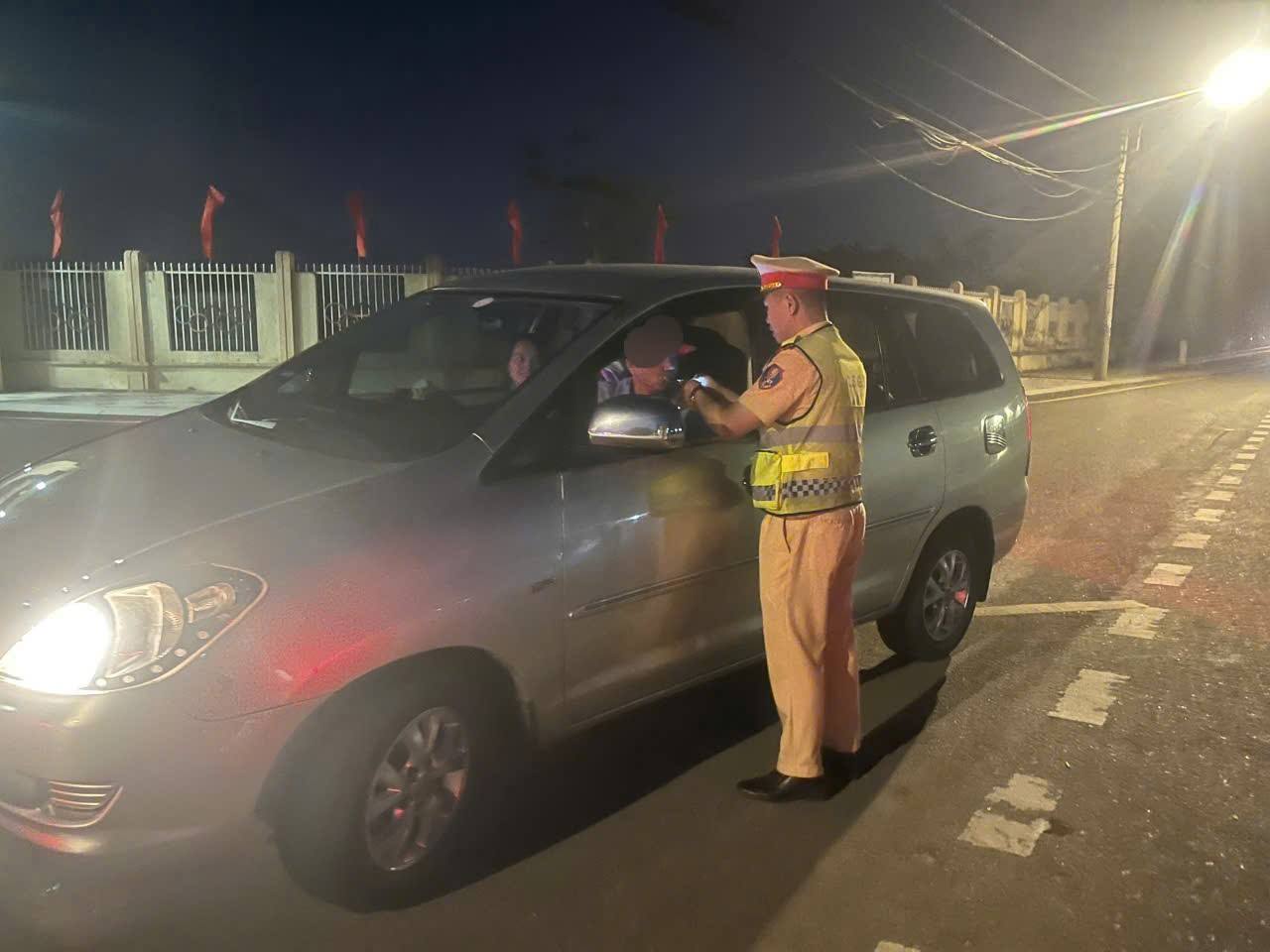 Đà Nẵng xử lý 56 trường hợp vi phạm nồng độ cồn trong ngày mùng 1 Tết 2026 - Ảnh 1.