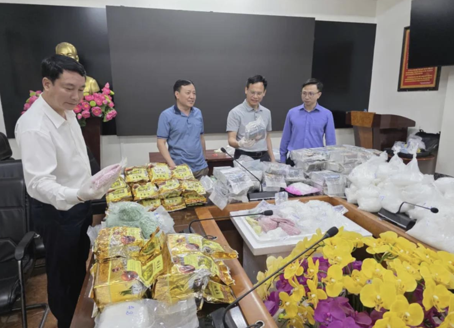 Những chiến công xuất sắc của Công an TPHCM - Ảnh 2.