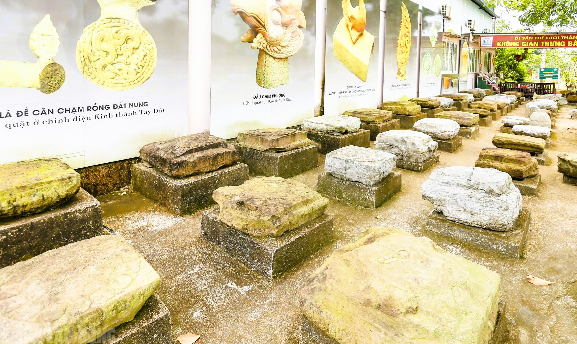 Kỳ b&iacute; những ch&acirc;n tảng đ&aacute; hơn 600 năm ở Th&agrave;nh nh&agrave; Hồ - Ảnh 1.