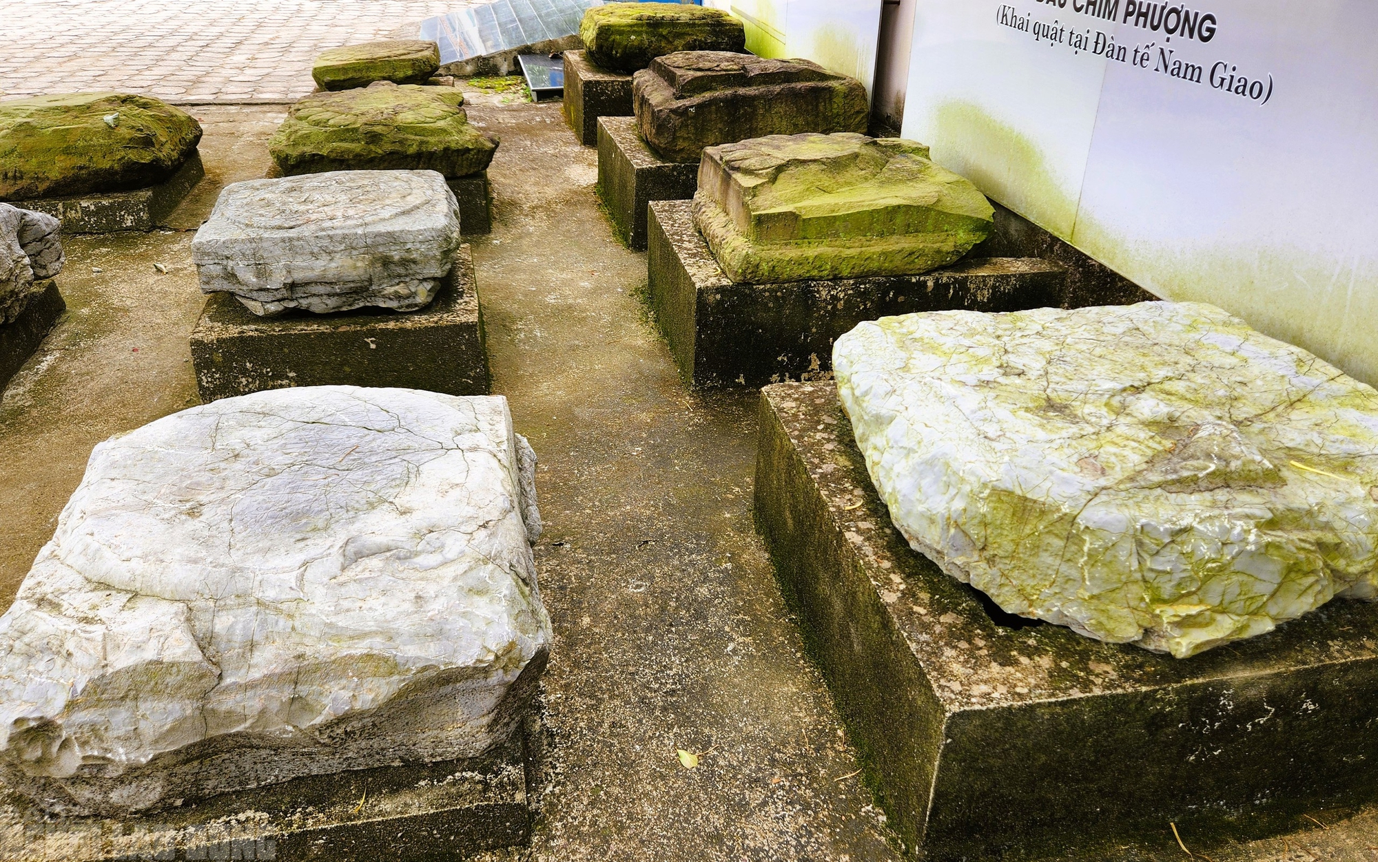 Kỳ b&iacute; những ch&acirc;n tảng đ&aacute; hơn 600 năm ở Th&agrave;nh nh&agrave; Hồ - Ảnh 7.