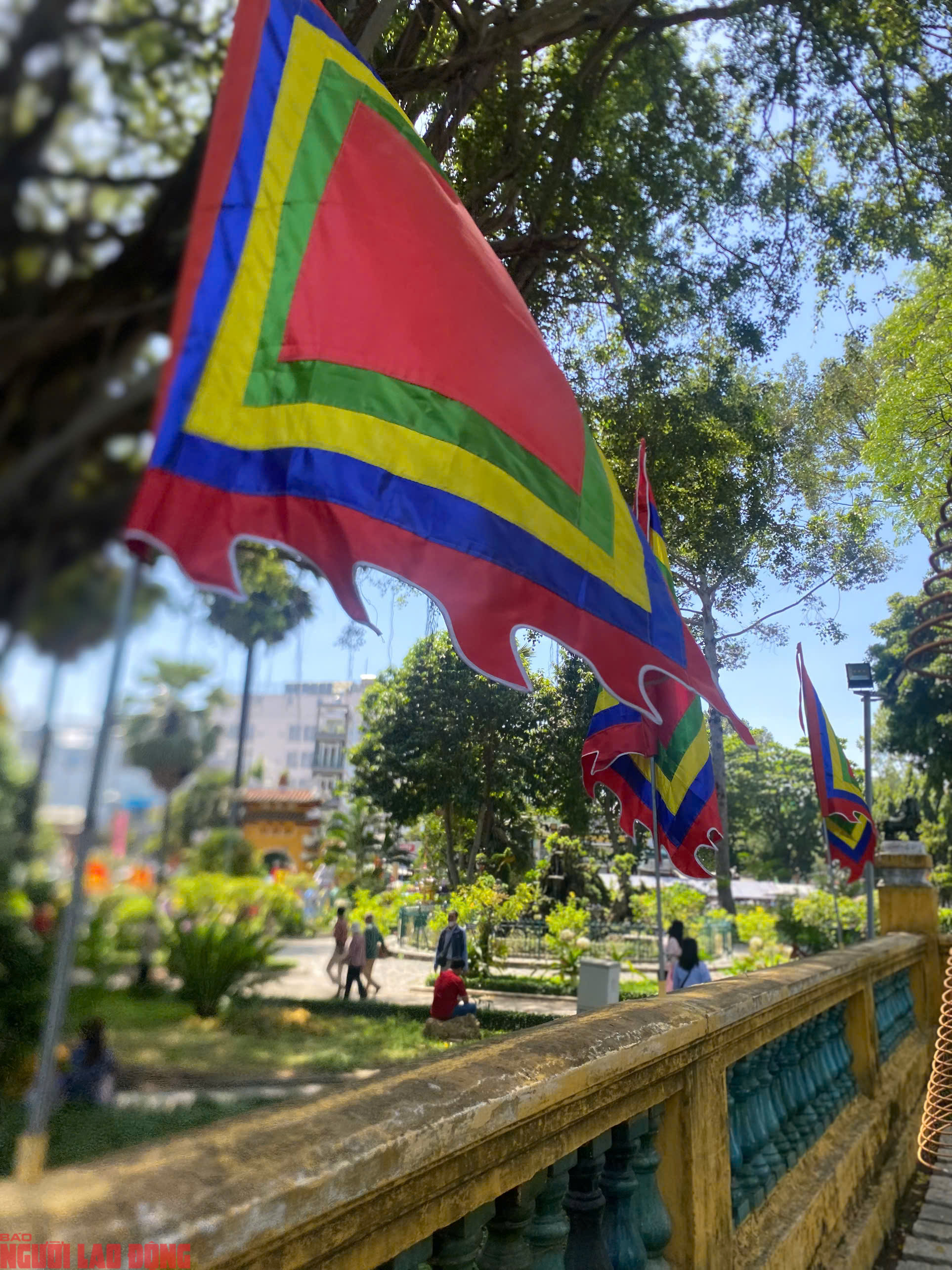 Xu&acirc;n an l&agrave;nh ở một linh miếu gần 200 năm tuổi - Ảnh 10.