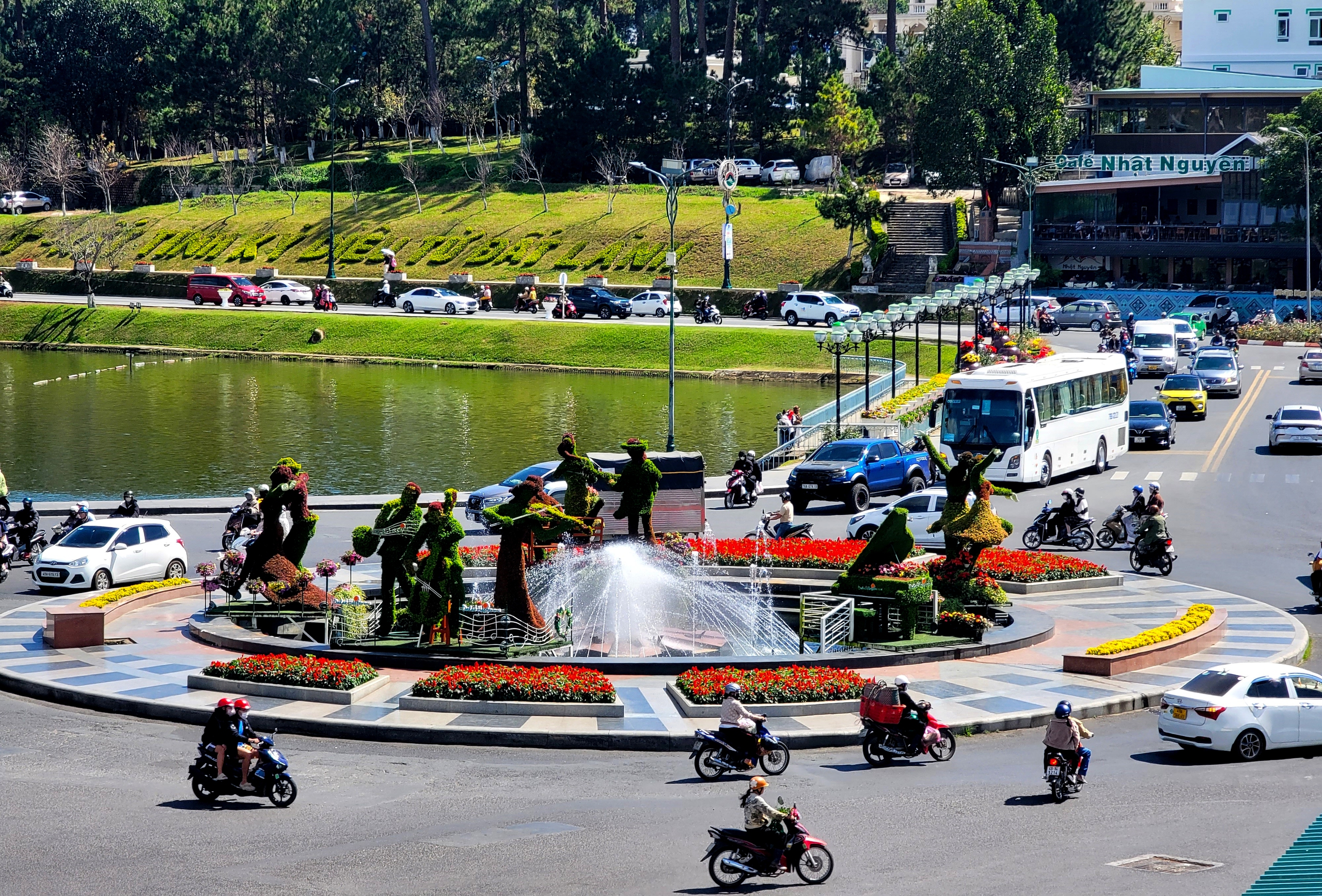 Ảnh độc đ&aacute;o Đ&agrave; Lạt hơn nửa thế kỷ trước v&agrave; đầu năm B&iacute;nh Ngọ 2026 - Ảnh 12.