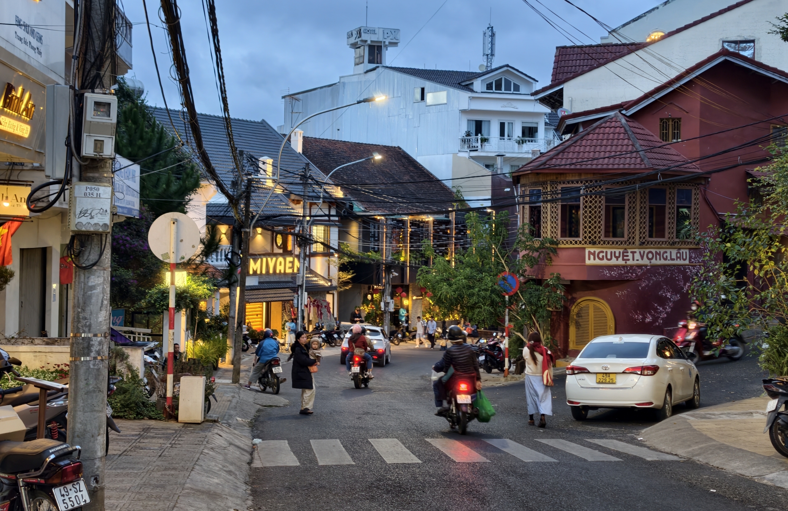 Ảnh độc đ&aacute;o Đ&agrave; Lạt hơn nửa thế kỷ trước v&agrave; đầu năm B&iacute;nh Ngọ 2026 - Ảnh 21.