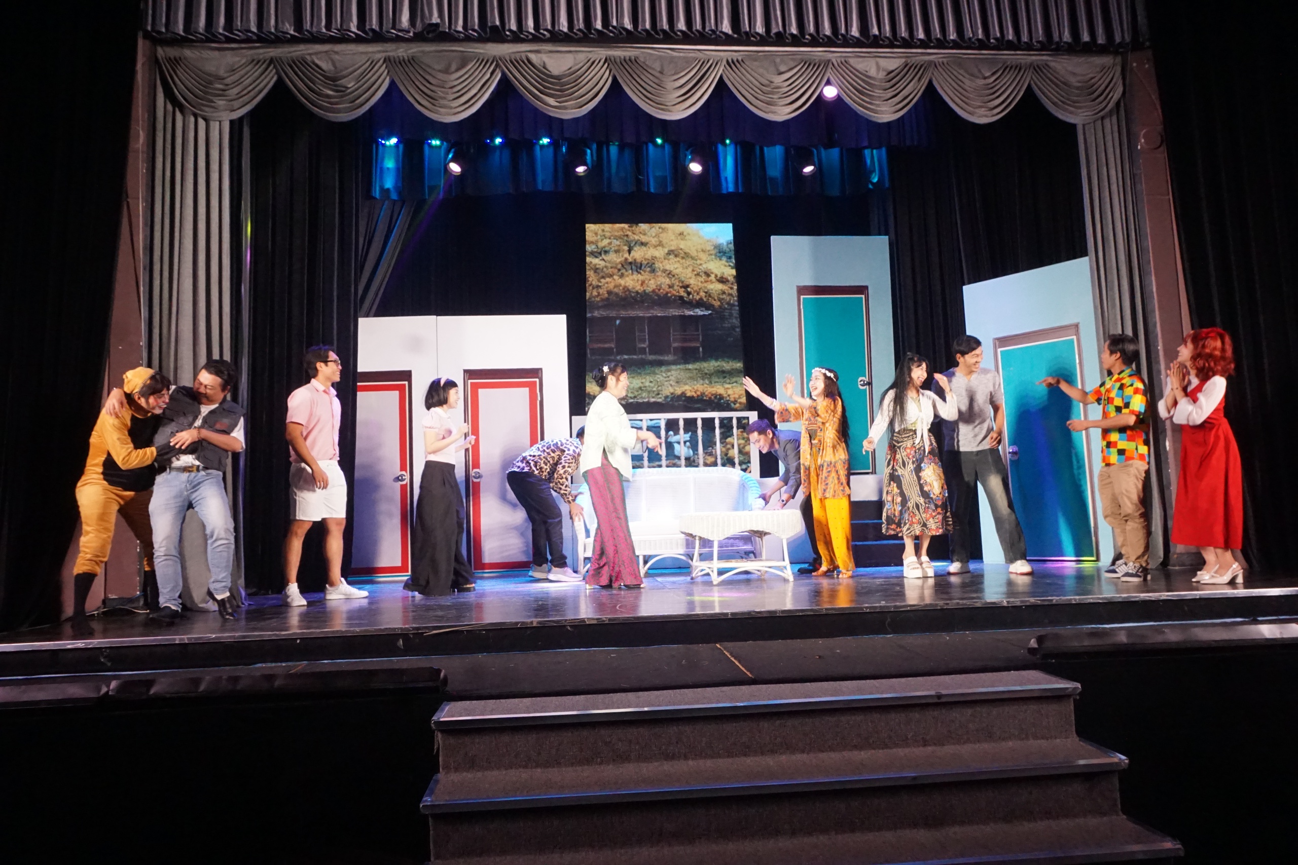 Sân khấu sáng đèn tối mùng 1 Tết: Khởi đầu mùa xuân bằng năng lượng sáng tạo - Ảnh 3.