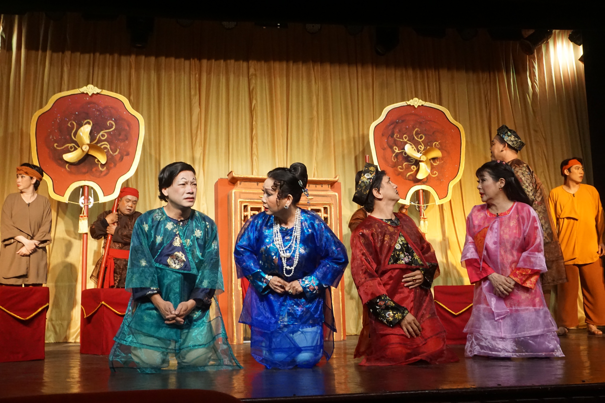 Năm Ngọ, sàn diễn phi nước đại - Ảnh 6.