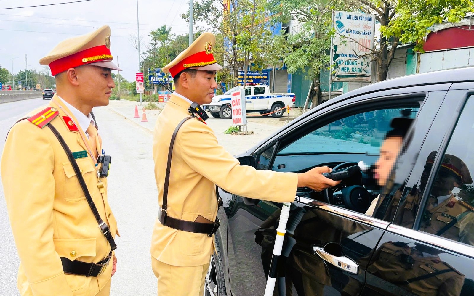 CSGT Đồng Nai xử lý vi phạm nồng độ cồn dịp Tết 2026 - Ảnh 2. CSGT Đồng Nai xử lý vi phạm nồng độ cồn dịp Tết 2026 - Ảnh 2.