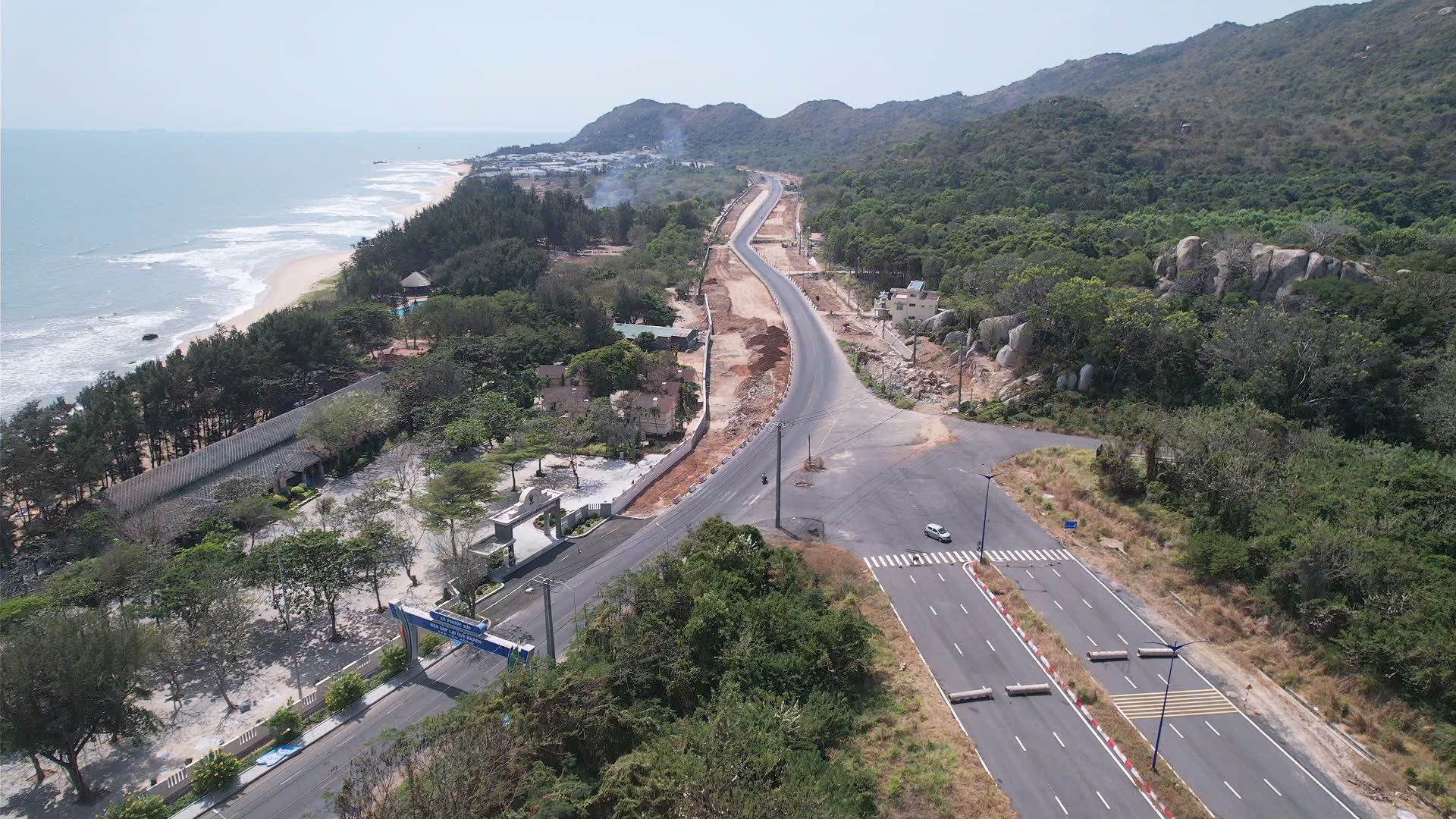 Cận cảnh tuyến đường ven biển ĐT994 TPHCM th&uacute;c đẩy du lịch v&agrave; kinh tế 2026 - Ảnh 5.