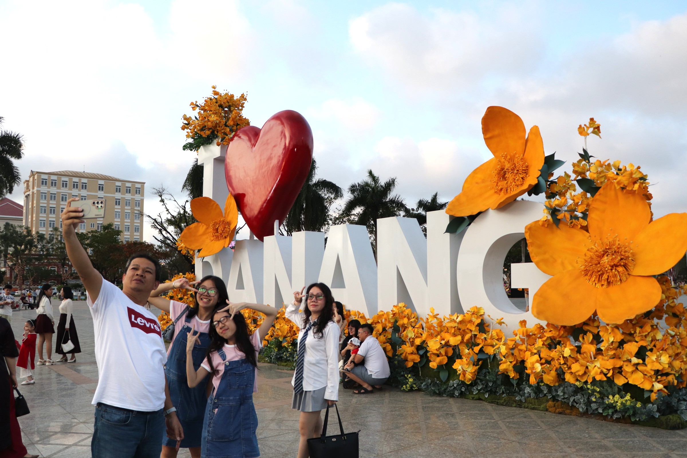 Rực rỡ sắc xuân trên vùng đất phía Nam Đà Nẵng - Ảnh 1. Rực rỡ sắc xuân trên vùng đất phía Nam Đà Nẵng - Ảnh 1.