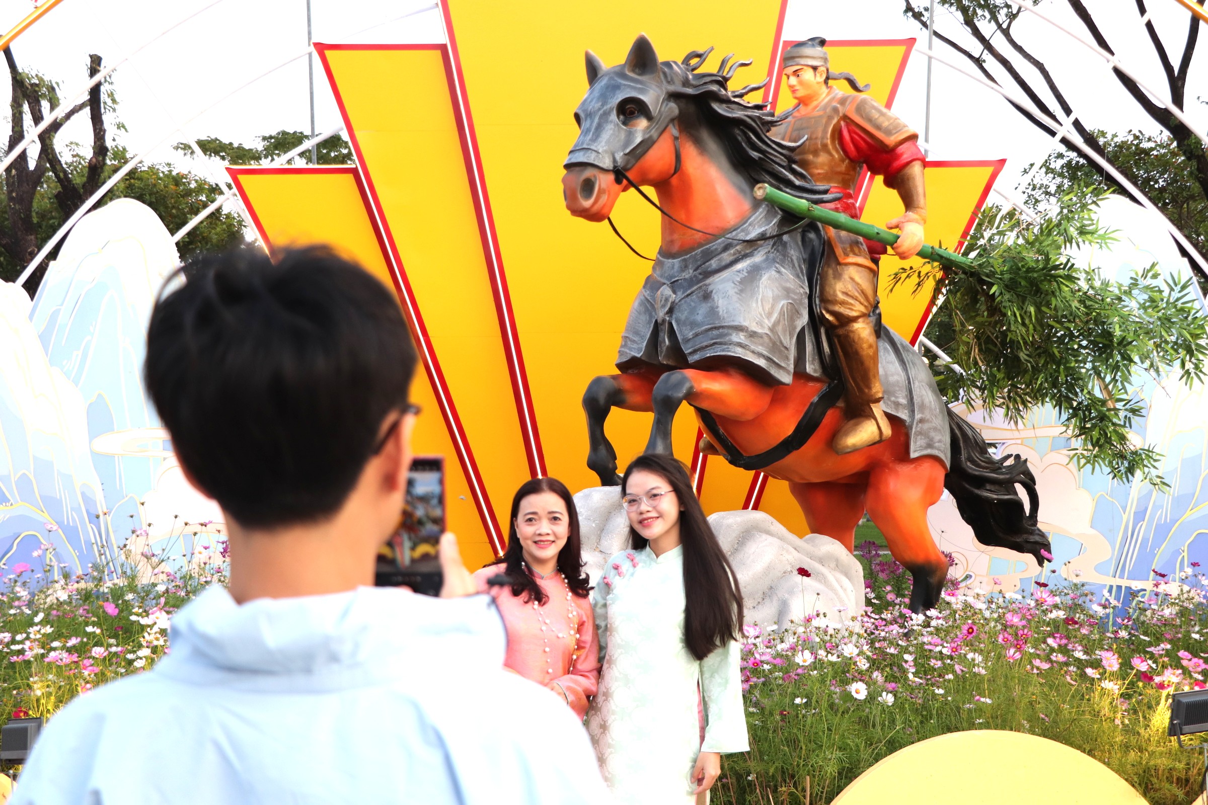 Rực rỡ sắc xuân trên vùng đất phía Nam Đà Nẵng - Ảnh 8. Rực rỡ sắc xuân trên vùng đất phía Nam Đà Nẵng - Ảnh 8.