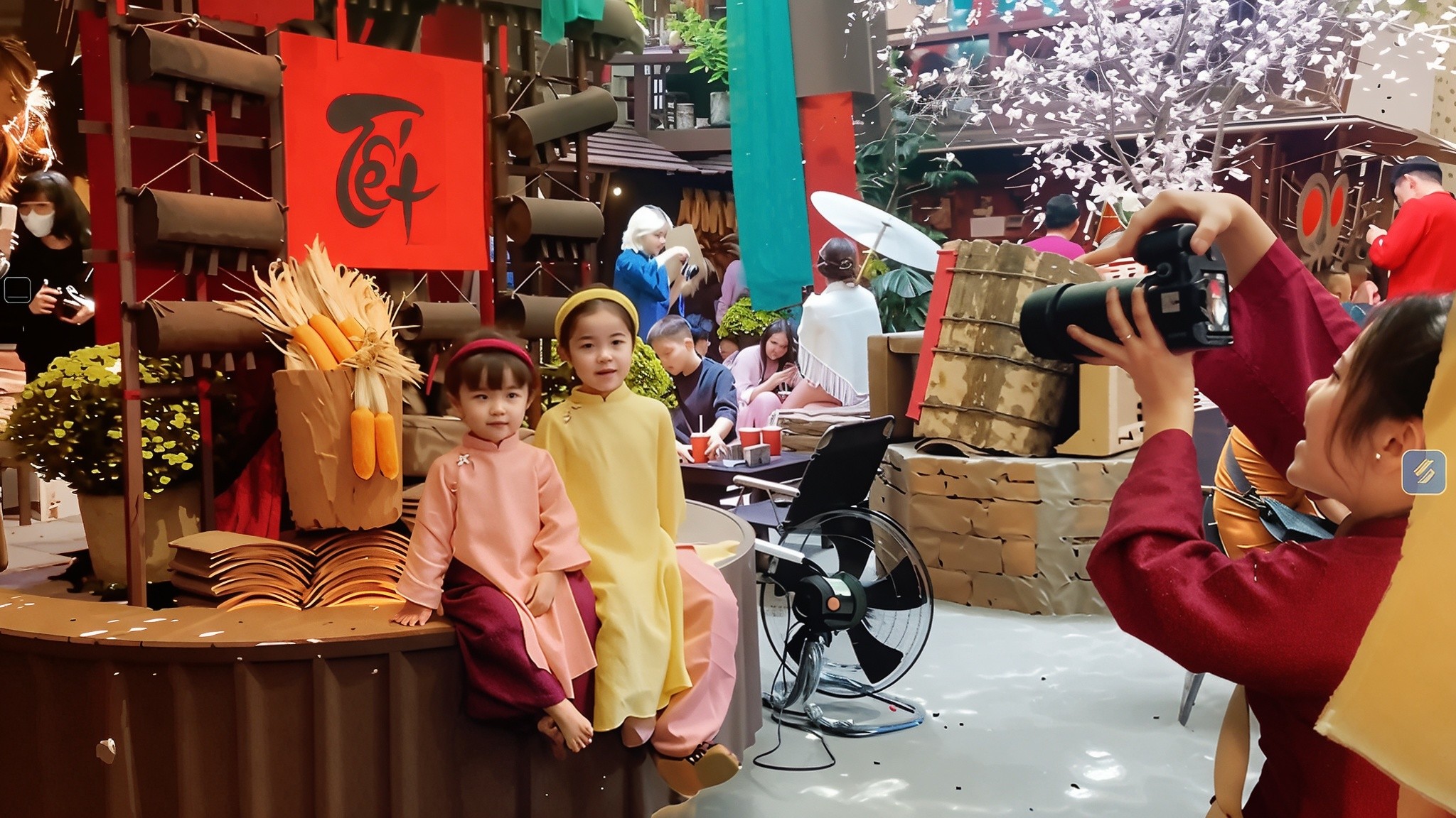 Giới trẻ check-in Tết giữa "kh&ocirc;ng gian ho&agrave;i niệm" - Ảnh 4.