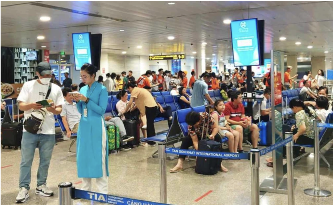 B&iacute; quyết của người đ&oacute;n tiễn h&agrave;ng chục triệu lượt kh&aacute;ch tại s&acirc;n bay m&ugrave;a Tết - Ảnh 1.