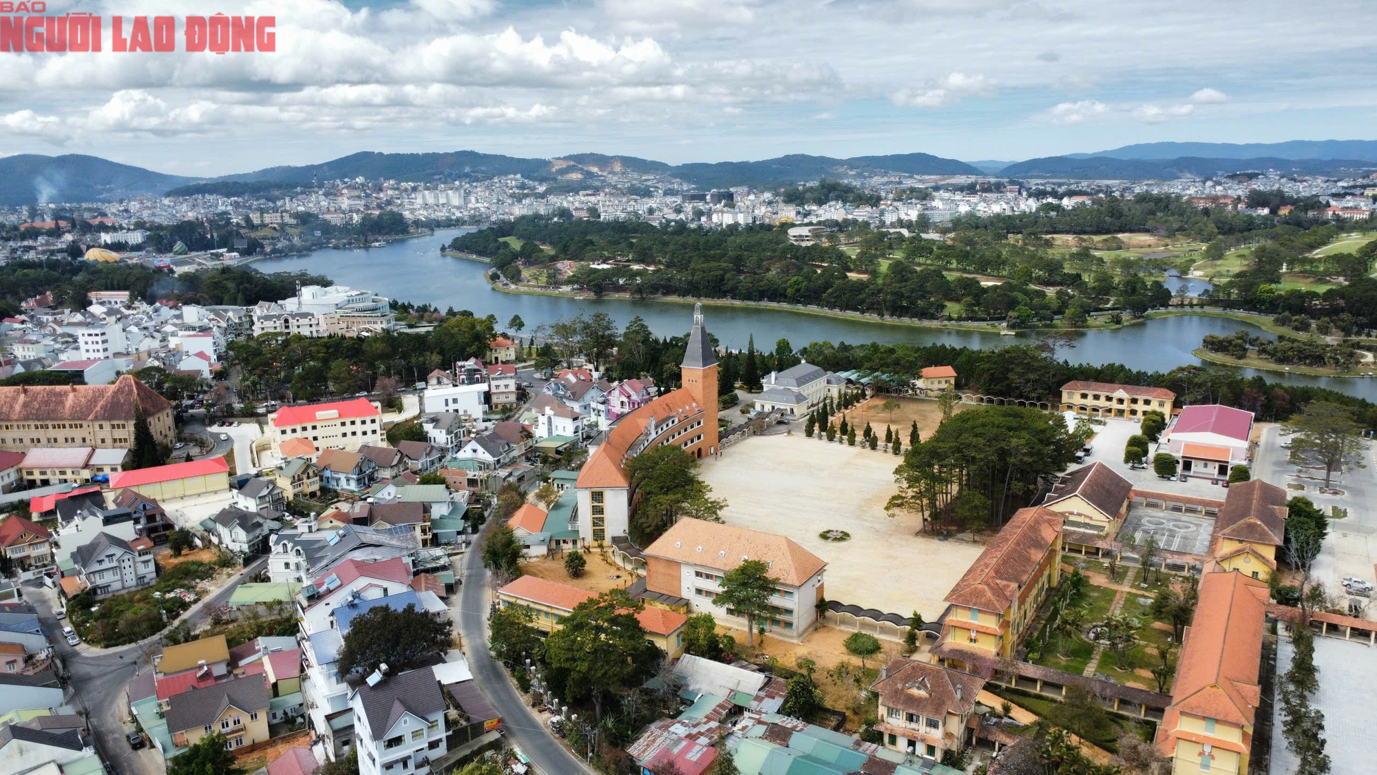 Ảnh độc đ&aacute;o Đ&agrave; Lạt hơn nửa thế kỷ trước v&agrave; đầu năm B&iacute;nh Ngọ 2026 - Ảnh 2.