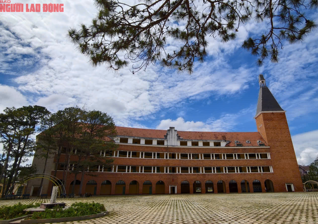 Ảnh độc đ&aacute;o Đ&agrave; Lạt hơn nửa thế kỷ trước v&agrave; đầu năm B&iacute;nh Ngọ 2026 - Ảnh 3.