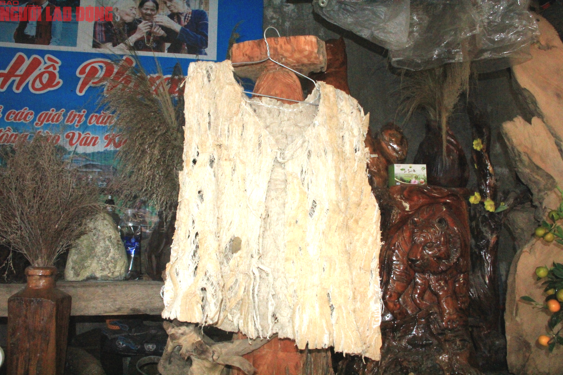 Trang phục cổ xưa bằng vỏ c&acirc;y A - mưng của nh&agrave; nghi&ecirc;n cứu Hồ Phương - Ảnh 7.