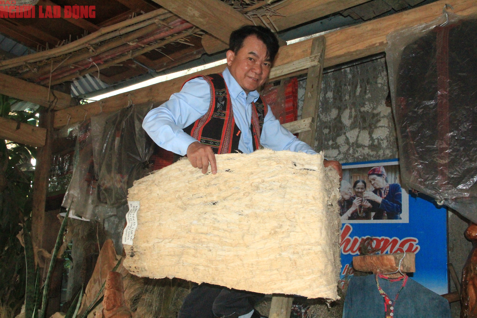 Trang phục cổ xưa bằng vỏ c&acirc;y A - mưng của nh&agrave; nghi&ecirc;n cứu Hồ Phương - Ảnh 11.