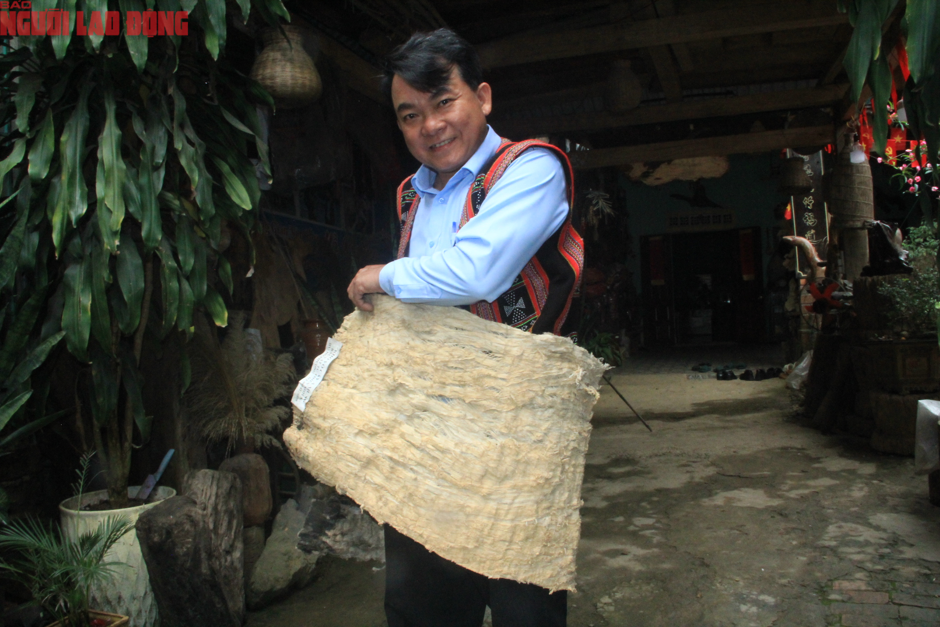 Trang phục cổ xưa bằng vỏ c&acirc;y A - mưng của nh&agrave; nghi&ecirc;n cứu Hồ Phương - Ảnh 13.