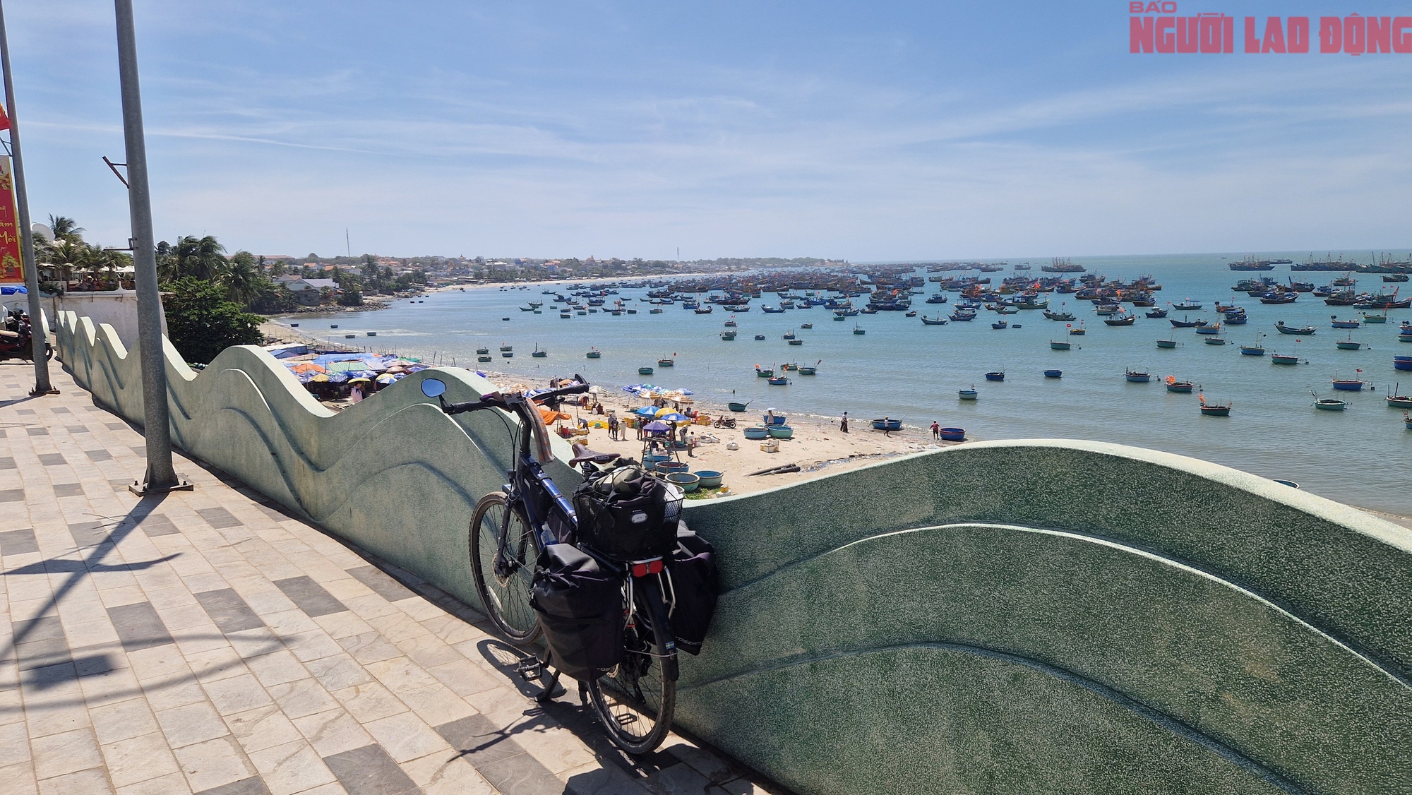 &Ocirc;ng T&acirc;y đạp xe xuy&ecirc;n Việt đ&oacute;n Tết Nguy&ecirc;n đ&aacute;n 2026 thật đặc biệt - Ảnh 7.