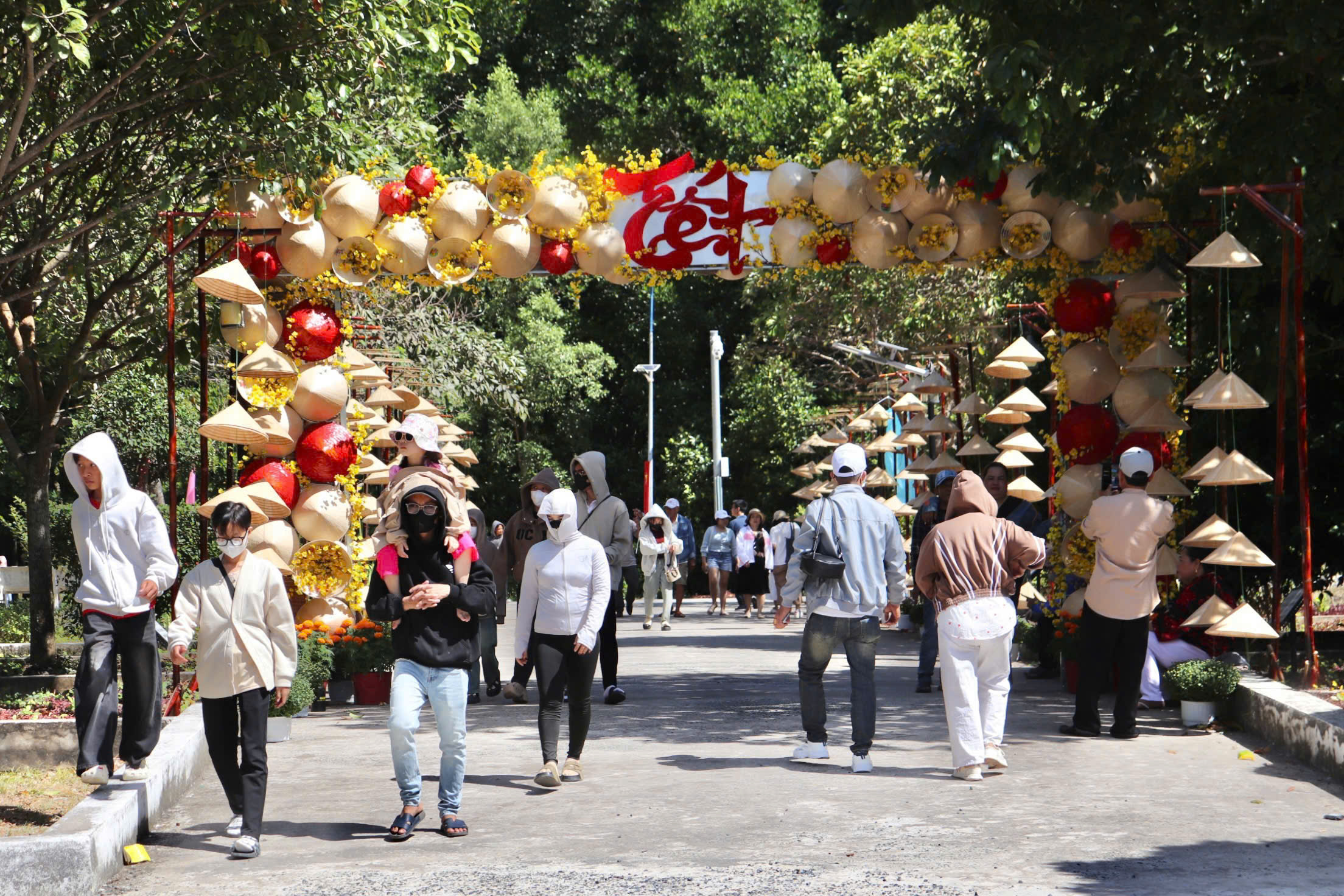 Du lịch miền T&acirc;y h&uacute;t kh&aacute;ch dịp Tết - Ảnh 1.