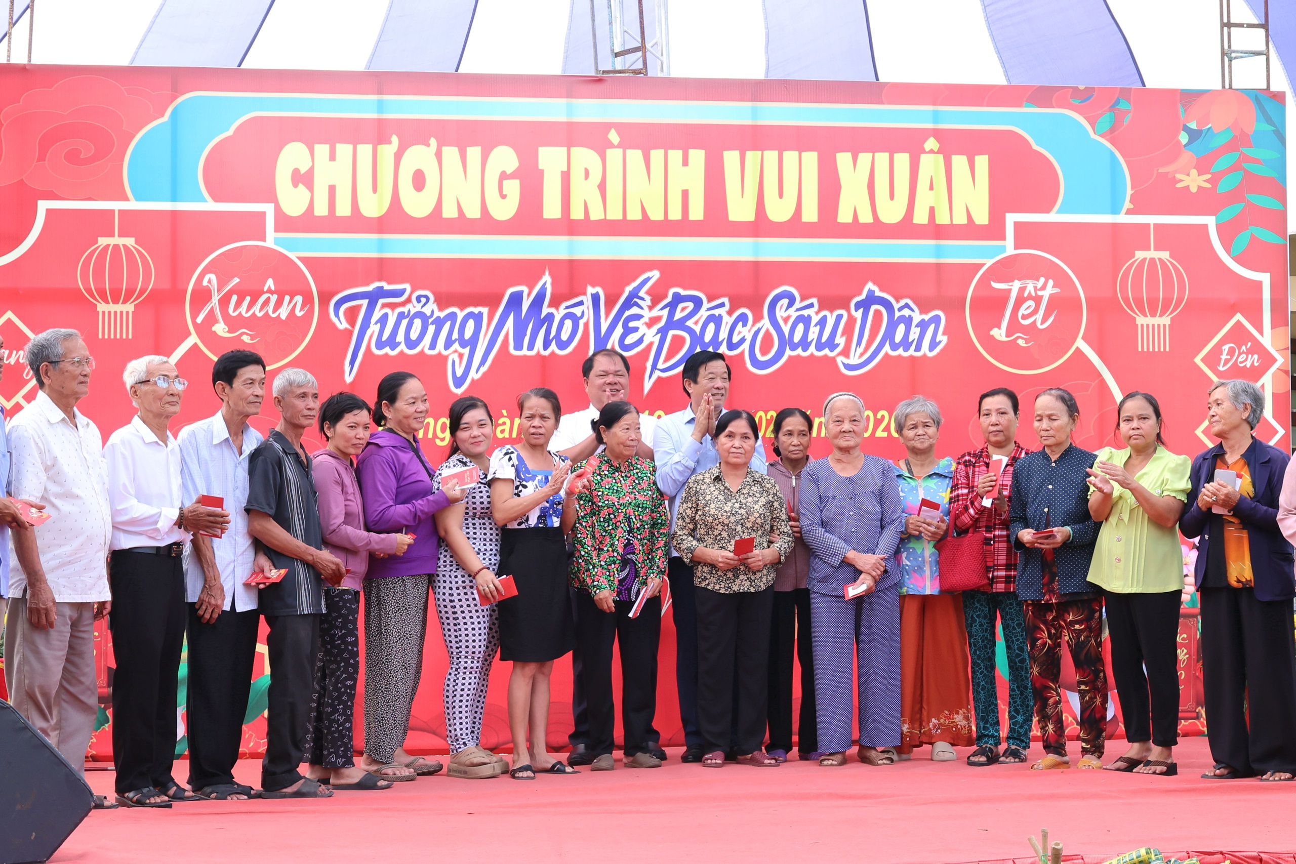 CLIP: Người dân Vĩnh Long vui xuân tại vườn Bác Sáu Dân - Ảnh 10.