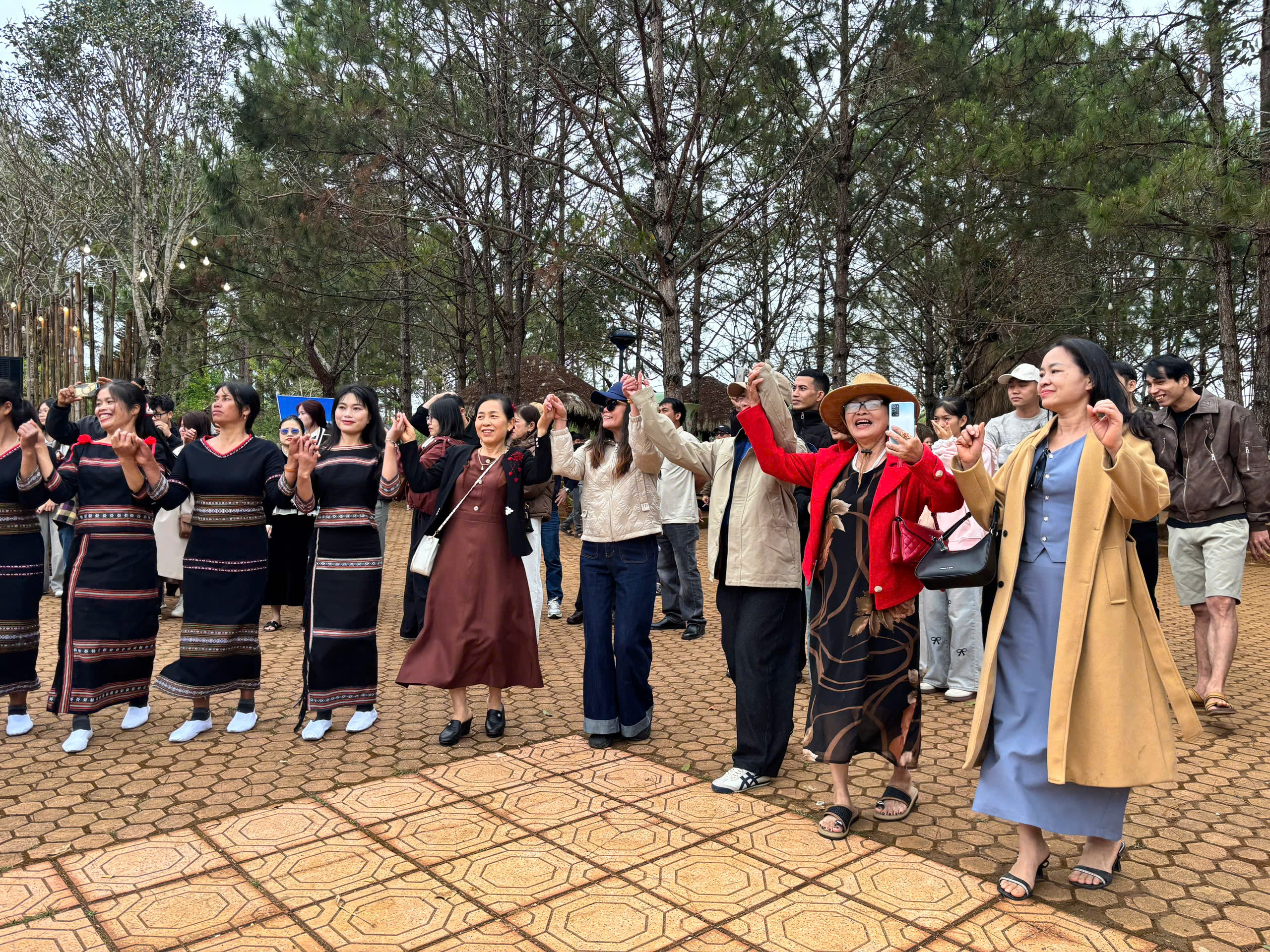 Tưng bừng Lễ hội đường phố Âm vang Măng Đen 2026 với văn hóa đặc sắc - Ảnh 4.