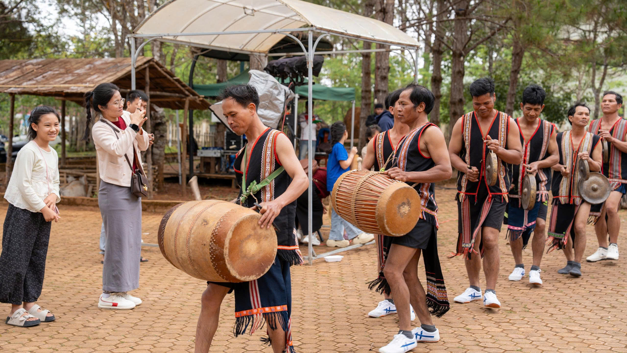 Tưng bừng Lễ hội đường phố Âm vang Măng Đen 2026 với văn hóa đặc sắc - Ảnh 2.