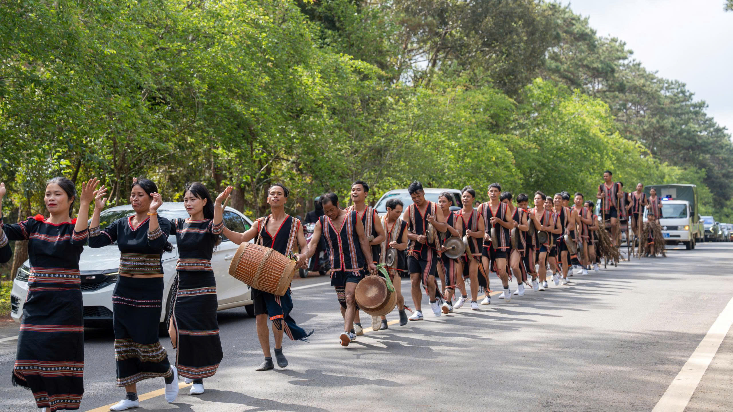 Tưng bừng Lễ hội đường phố Âm vang Măng Đen 2026 với văn hóa đặc sắc - Ảnh 3.