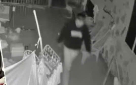 Mâu thuẫn, con rể cầm dao phay chém vợ và mẹ vợ - Ảnh 2.