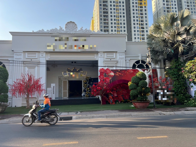 Nữ c&ocirc;ng nh&acirc;n tử vong khi h&aacute;t Tại tiệc tất ni&ecirc;n ở TPHCM g&acirc;y chấn động - Ảnh 1.