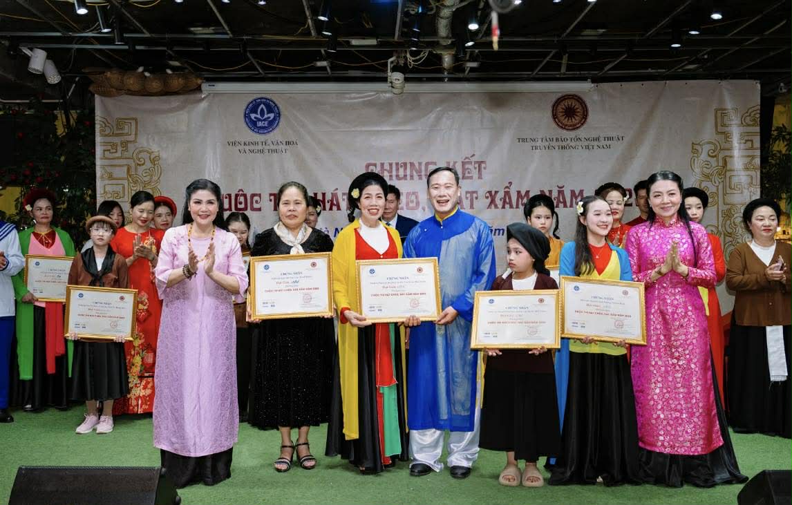 NSND Thanh Ngoan xúc động trao giải cho hậu bối của Nghệ nhân Nhân dân Hà Thị Cầu - Ảnh 3.