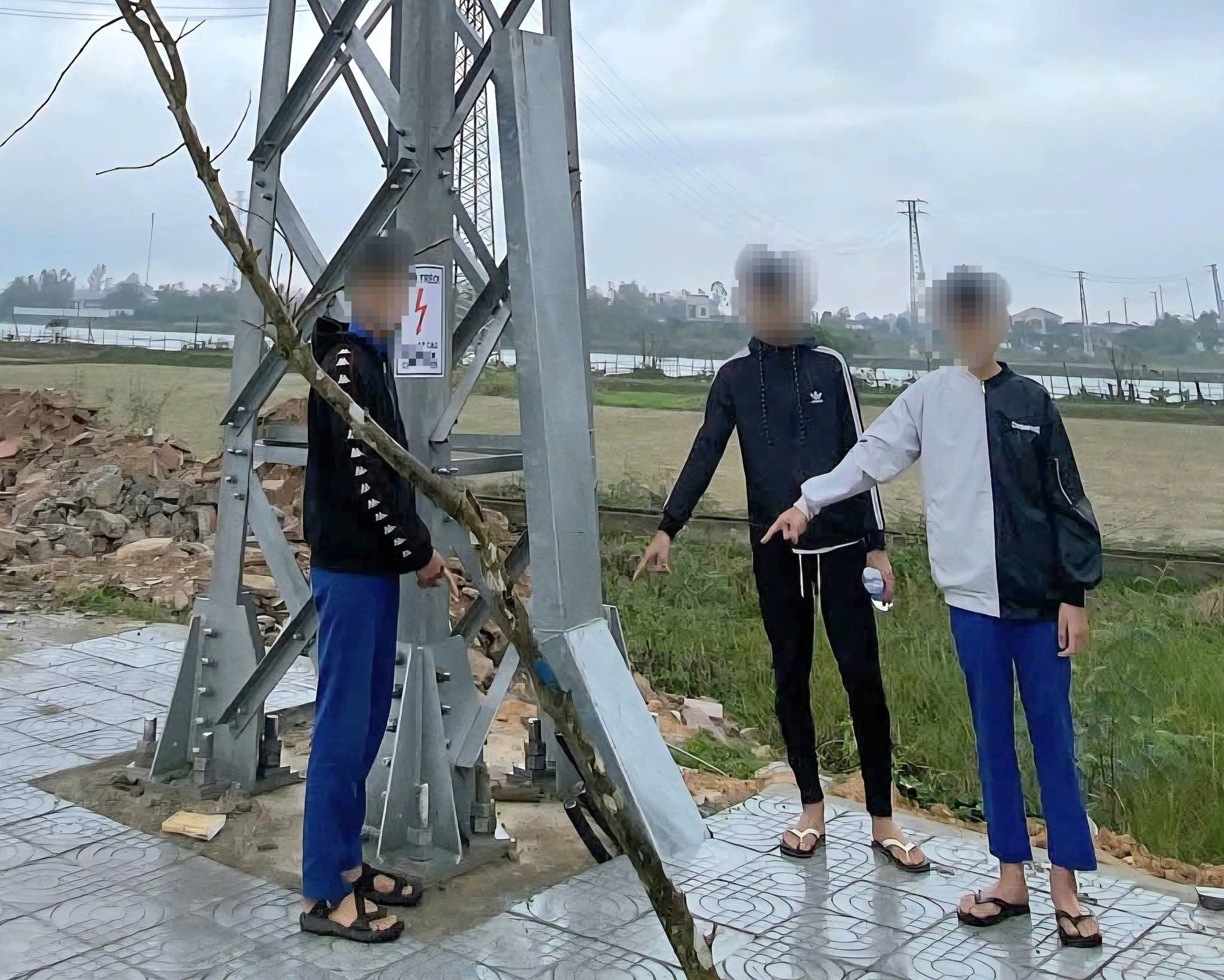 - Ảnh 1. - Ảnh 1.