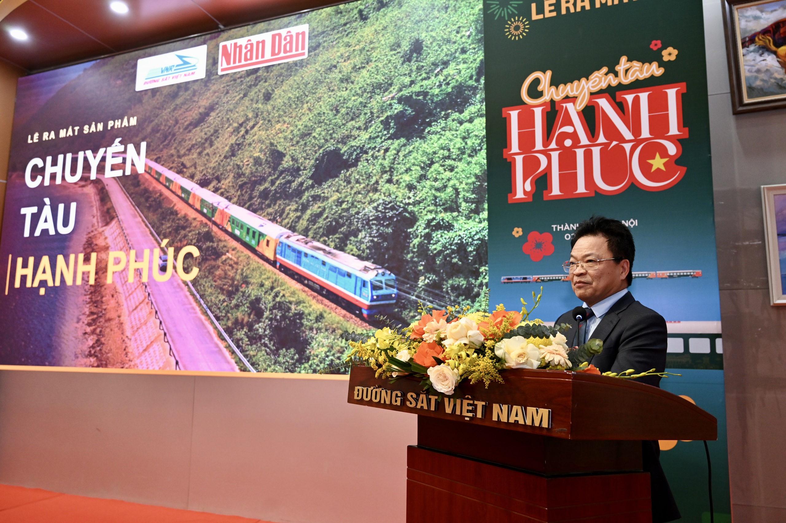 Lần đầu ti&ecirc;n "Chuyến t&agrave;u Hạnh ph&uacute;c" lăn b&aacute;nh từ ga H&agrave; Nội v&agrave;o Nam - Ảnh 5.