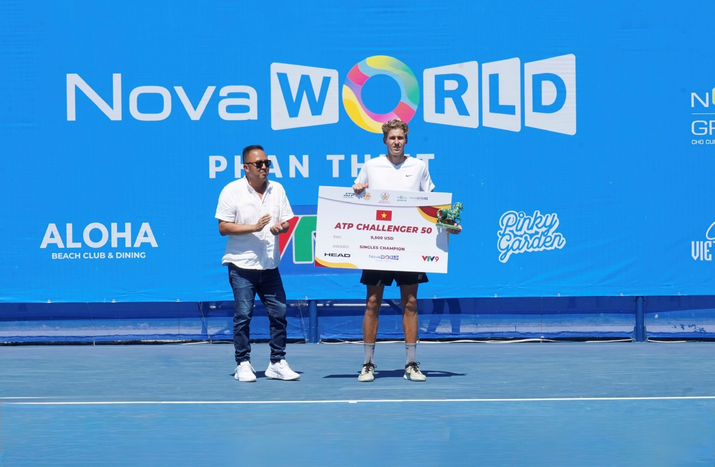 Chung kết ATP Challenger 50 Phan Thiet: Ilia Simakin trở thành nhà vô địch đầy thuyết phục - Ảnh 1.