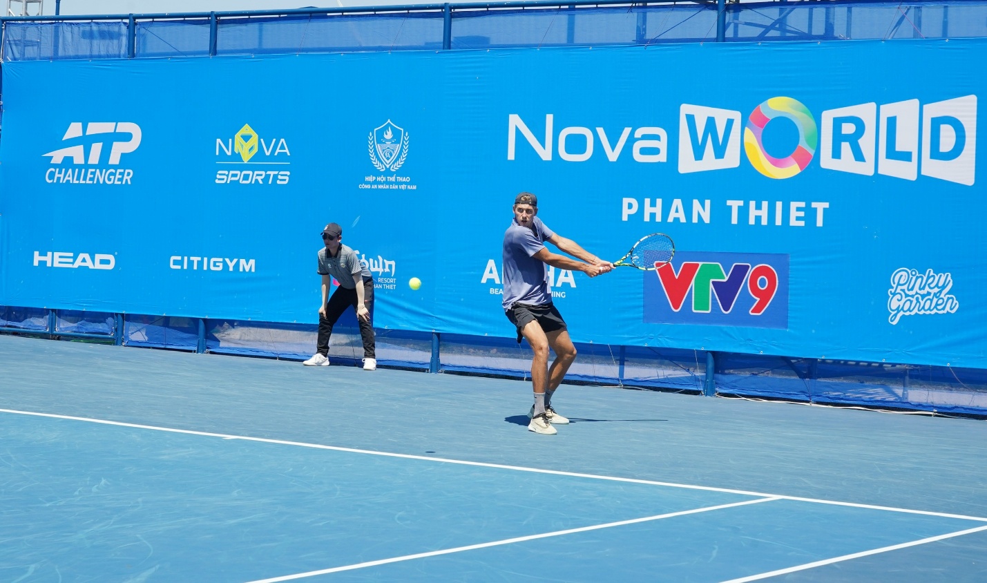 Chung kết ATP Challenger 50 Phan Thiet: Ilia Simakin trở thành nhà vô địch đầy thuyết phục - Ảnh 2.