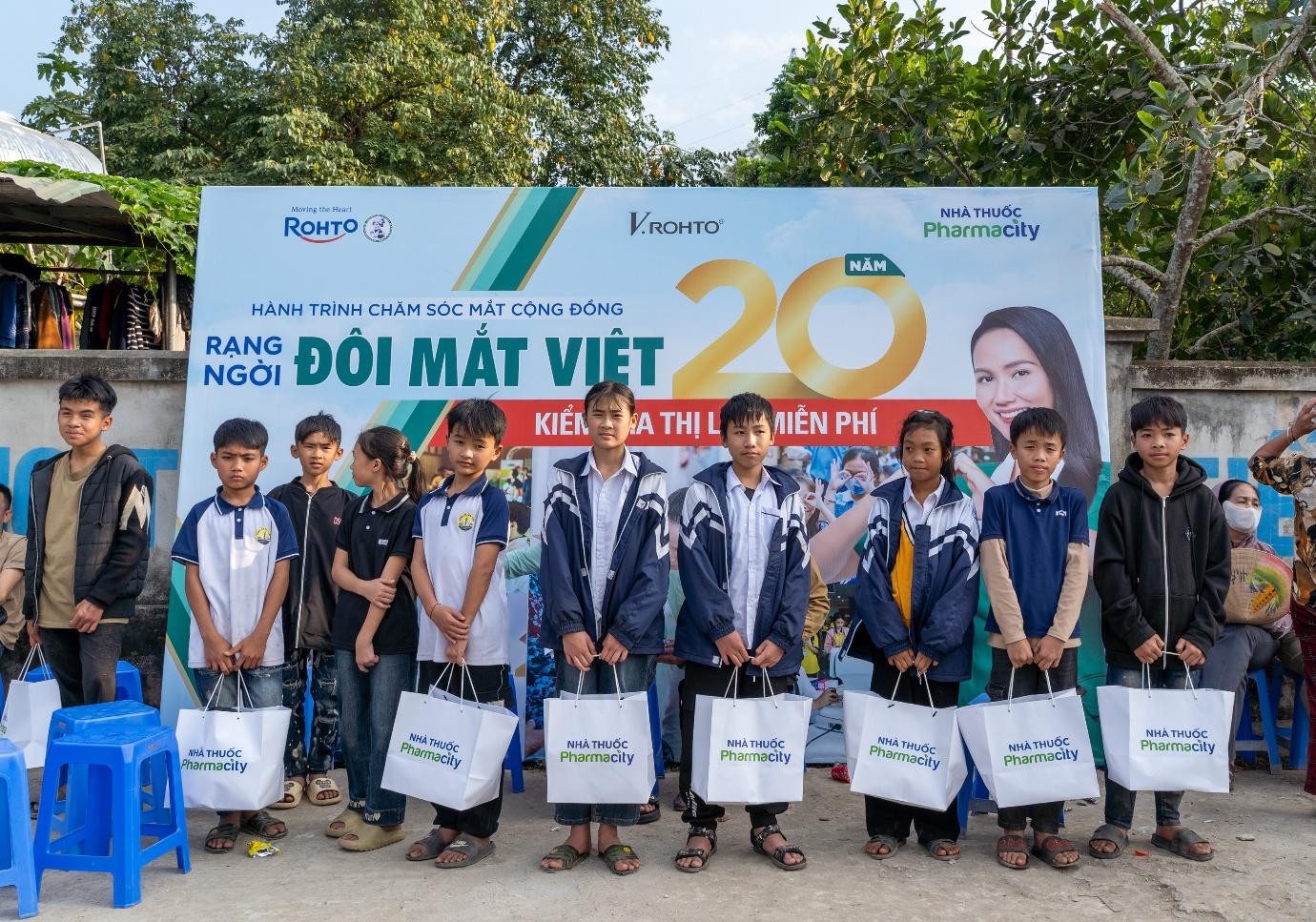 Pharmacity gửi trọn yêu thương đến vùng cao Nghệ An - Ảnh 1.