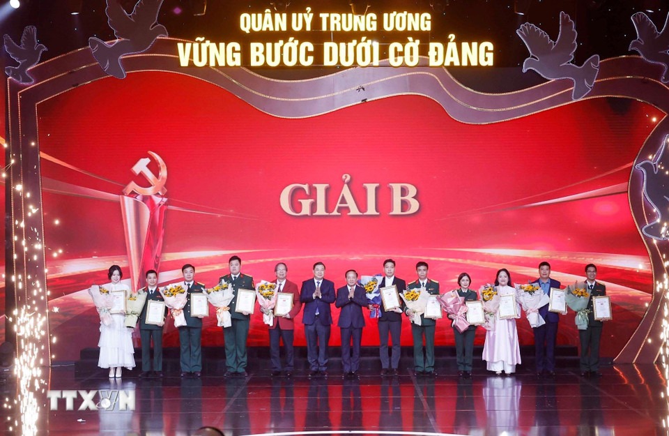 Tổng B&iacute; thư T&ocirc; L&acirc;m trao giải cuộc thi Vững bước dưới cờ Đảng năm 2026 - Ảnh 3.
