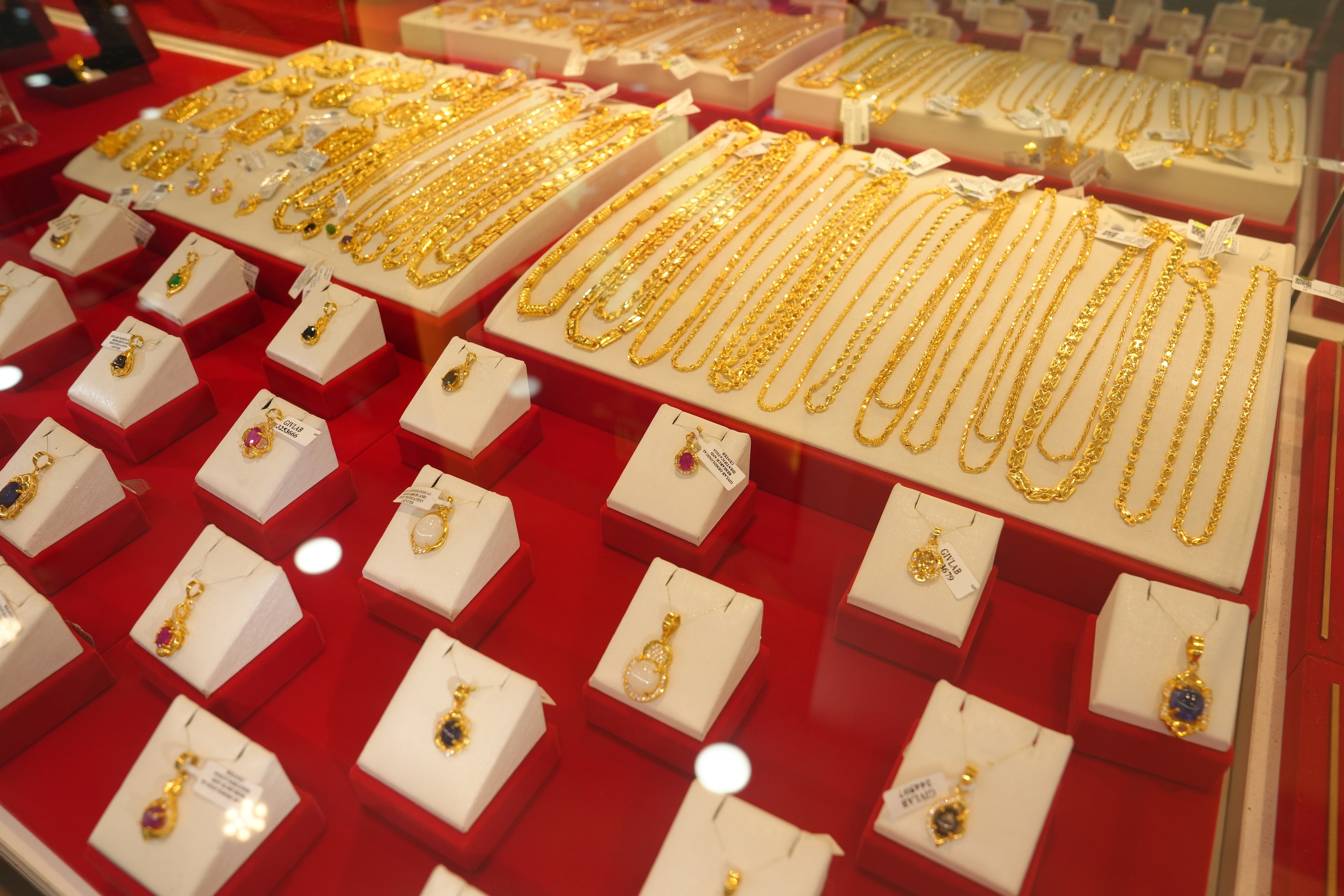 Giá vàng giảm mạnh nhất lịch sử 2026: Nguyên nhân và tác động Kinh tế - Ảnh 3.