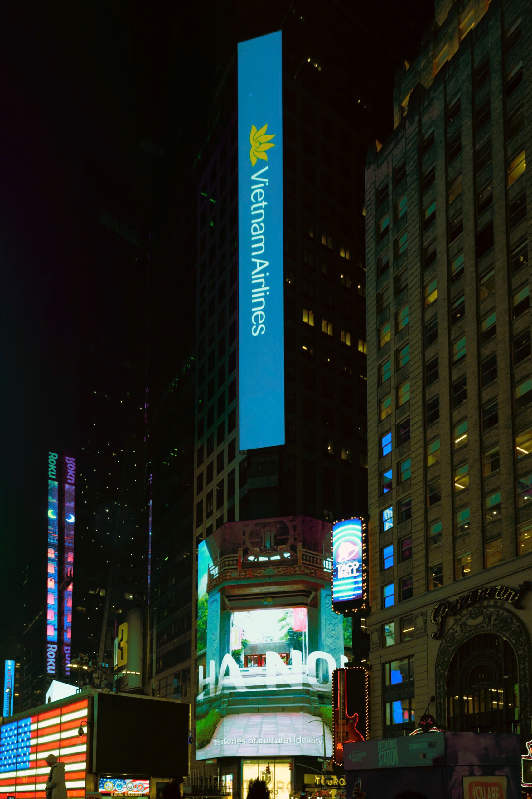 H&igrave;nh ảnh Việt Nam tỏa s&aacute;ng tại Quảng trường Thời đại, New York - Ảnh 2.