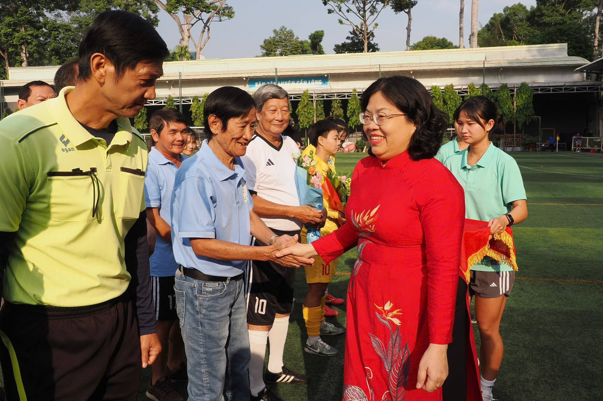Nghĩa tình sân cỏ: Khi bóng đá phong trào TP HCM lan tỏa yêu thương - Ảnh 8.