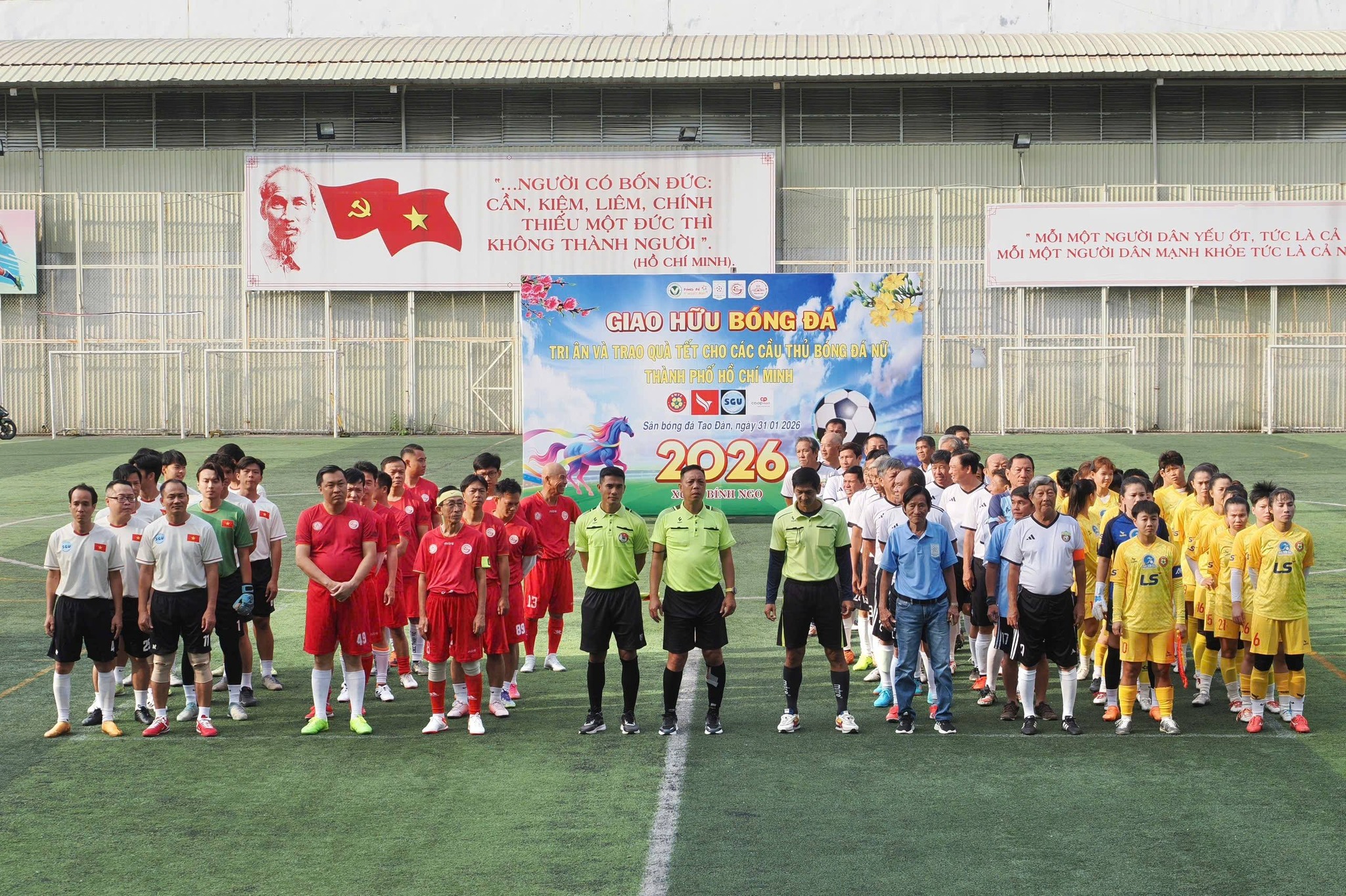 Nghĩa tình sân cỏ: Khi bóng đá phong trào TP HCM lan tỏa yêu thương - Ảnh 1.